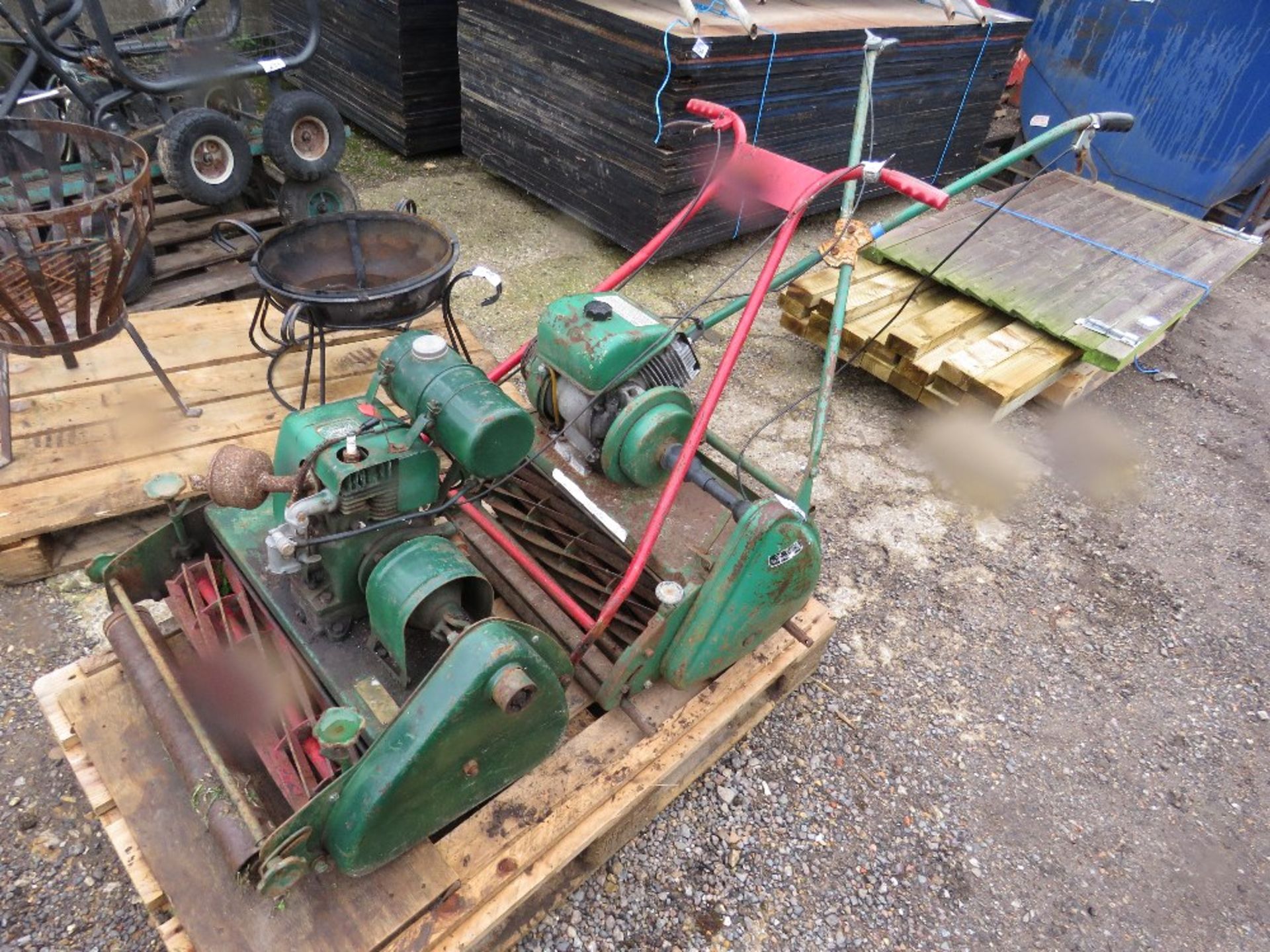 2 X CYLINDER MOWERS WITH ONE GRASS BOX. THIS LOT IS SOLD UNDER THE AUCTIONEERS MARGIN SCHEME, THE - Image 2 of 5