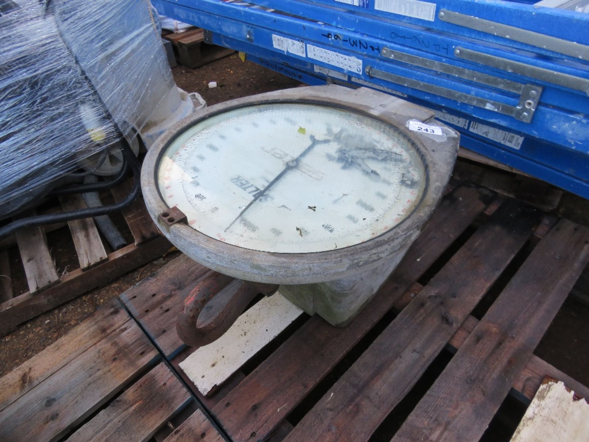 SET OF LARGE SALTER CRANE SCALES, 5 TONNE RATED. THIS LOT IS SOLD UNDER THE AUCTIONEERS MARGIN SC - Image 2 of 3