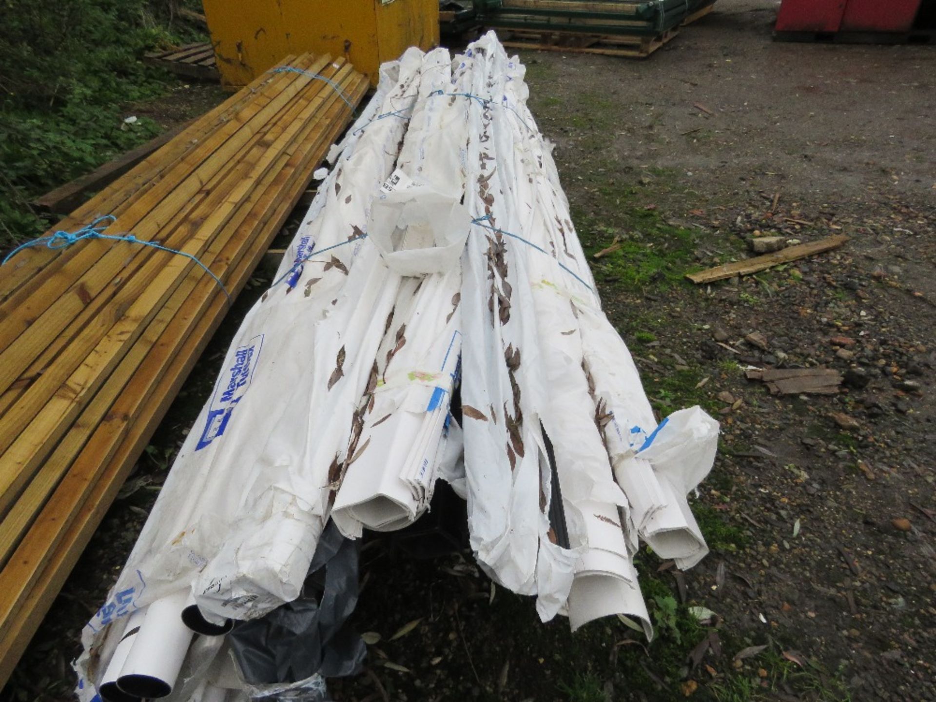 ASSORTED LONG LENGTH PLASTIC GUTTERING ITEMS. THIS LOT IS SOLD UNDER THE AUCTIONEERS MARGIN SCHEM - Image 10 of 10