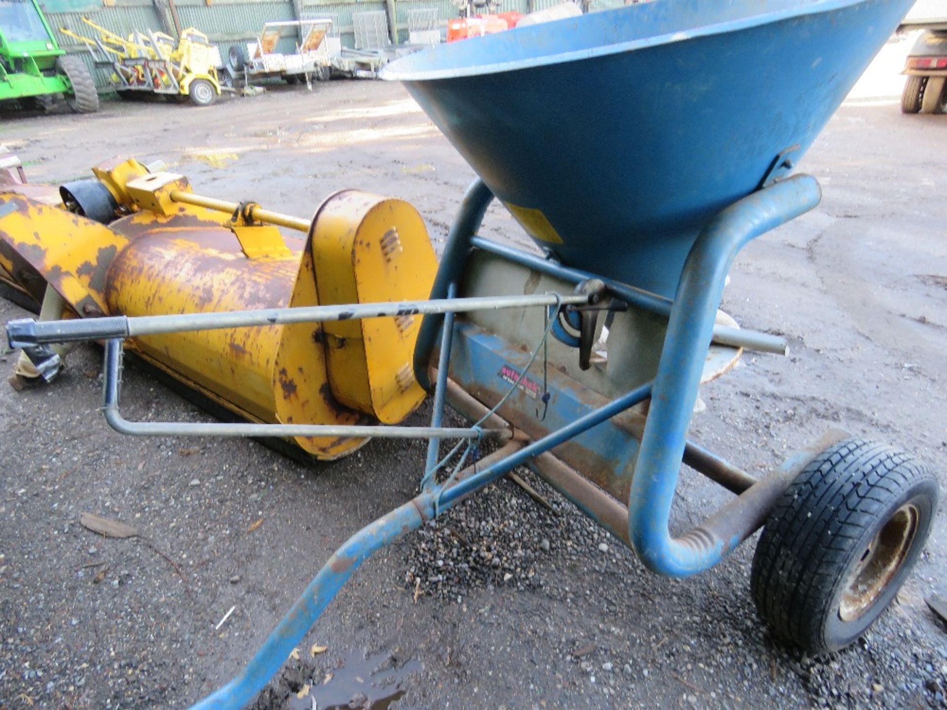 QUAD TOWED FERTILISER SPREADER, WHEEL DRIVEN. DIRECT FROM LOCAL FARM. - Image 4 of 4