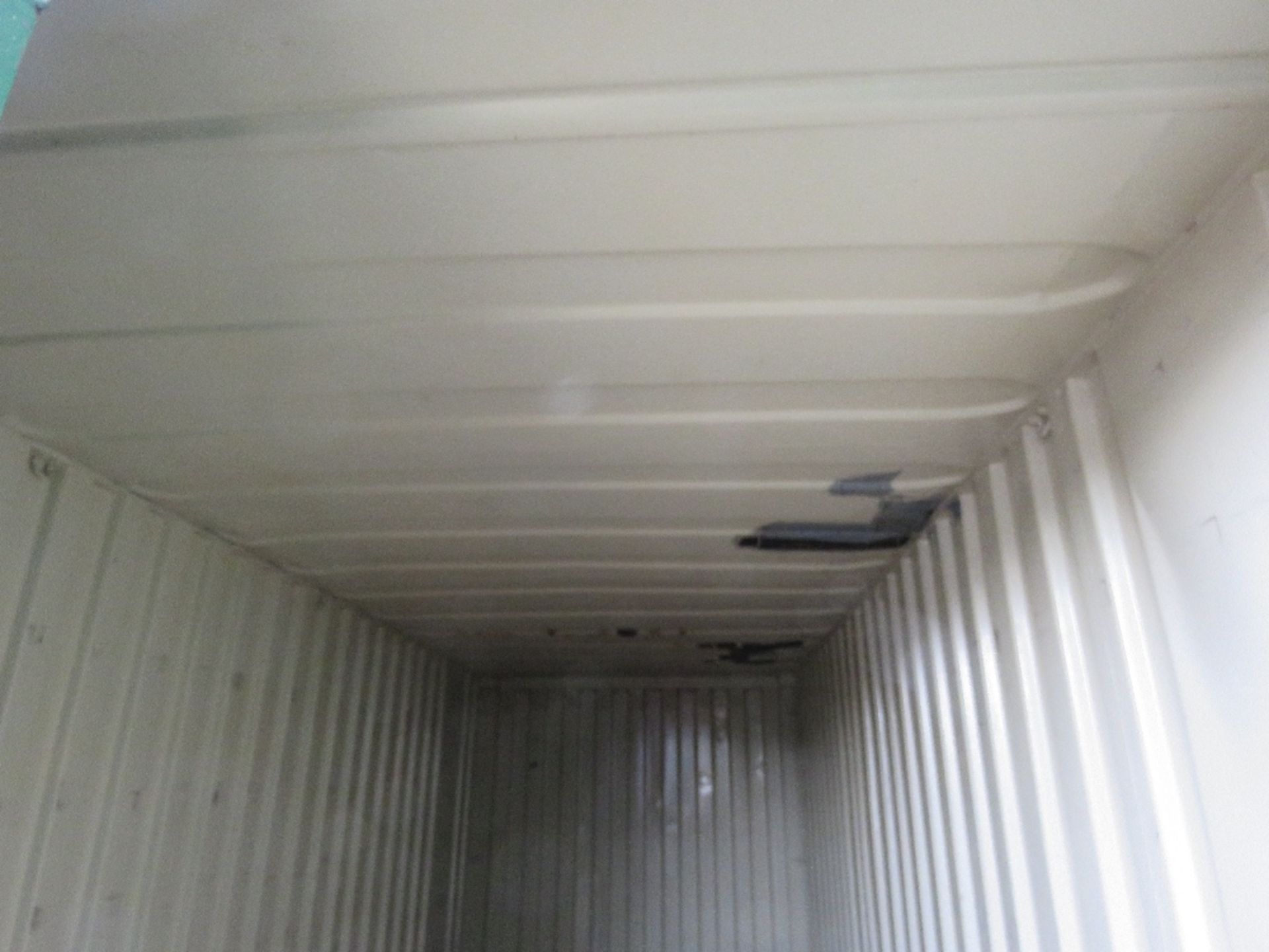 20FT LENGTH SHIPPING CONTAINER STORE. THIS LOT IS SOLD UNDER THE AUCTIONEERS MARGIN SCHEME, THERE - Image 5 of 5