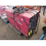 LINCOLN RANGER 300 DLX WELDER.