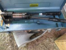 HAND CRIMPER PLUS A BATTERY DRILL SET. THIS LOT IS SOLD UNDER THE AUCTIONEERS MARGIN SCHEME, THE