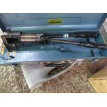 HAND CRIMPER PLUS A BATTERY DRILL SET. THIS LOT IS SOLD UNDER THE AUCTIONEERS MARGIN SCHEME, THE