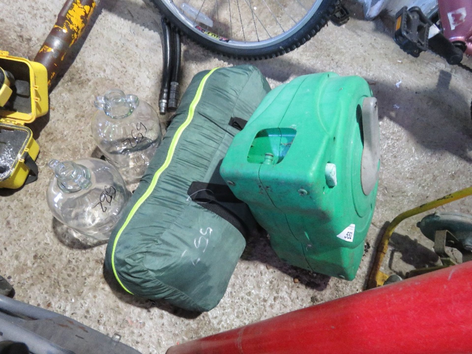 TENT, 2 X GLASS JARS AND A HOSE REEL. THIS LOT IS SOLD UNDER THE AUCTIONEERS MARGIN SCHEME, THER