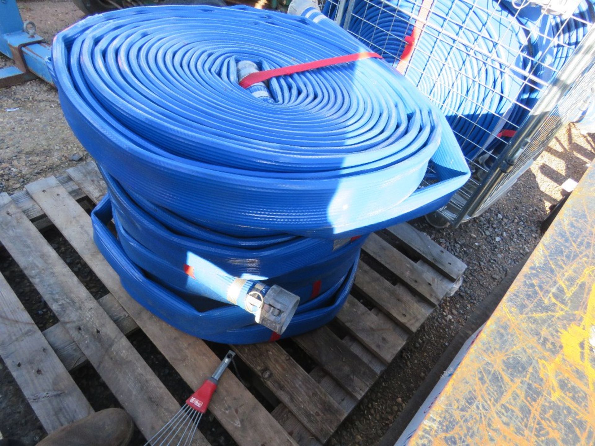 6 X LAY FLAT HOSES. 60MM WIDTH APPROX. LITTLE/ UNUSED. THIS LOT IS SOLD UNDER THE AUCTIONEERS MA - Image 4 of 4
