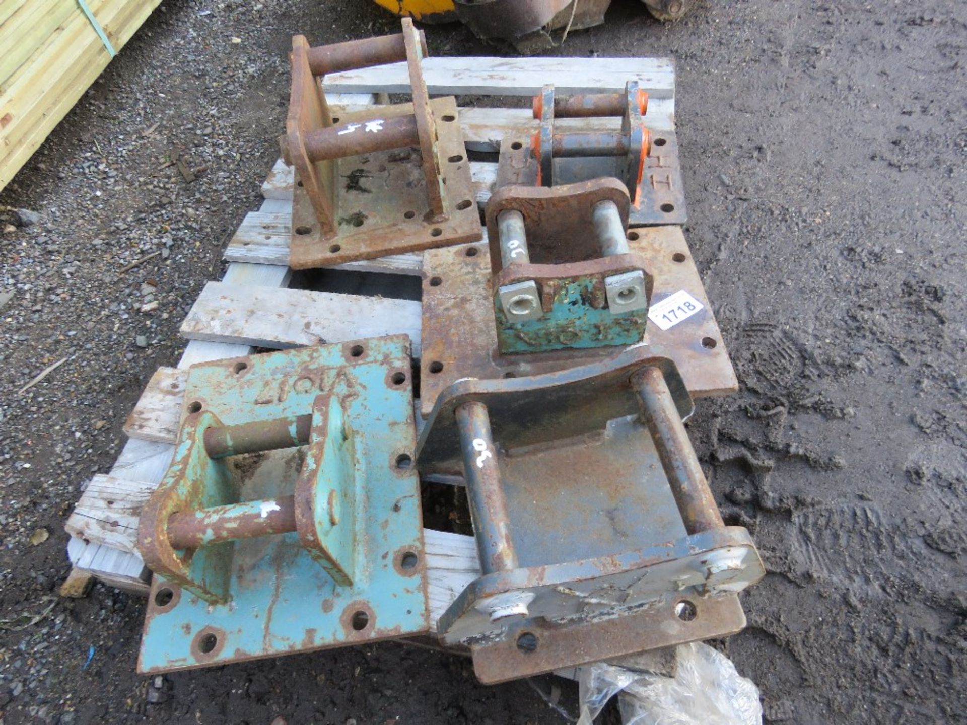 5 X ASSORTED EXCAVATOR BREAKER HEADSTOCKS/ MOUNTING BRACKETS, 30MM - 45MM PINS. DIRECT FROM LOCAL C - Image 2 of 5