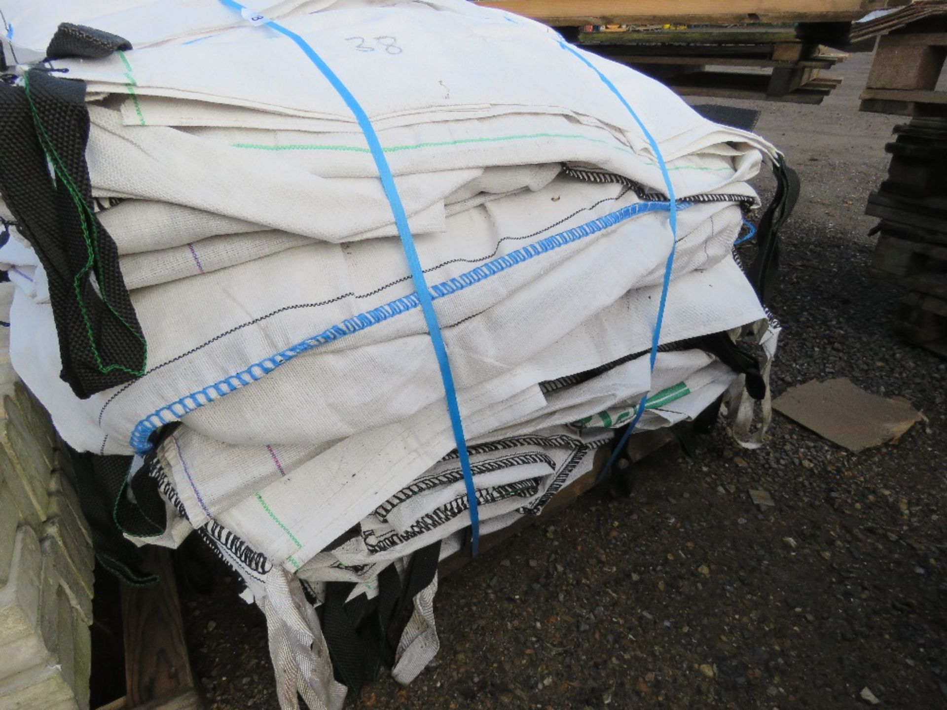 PALLET CONTAINING APPROX. 75 NO. LARGE BULK BAGS, 2 METRE CUBE CAPACITY. - Image 4 of 4