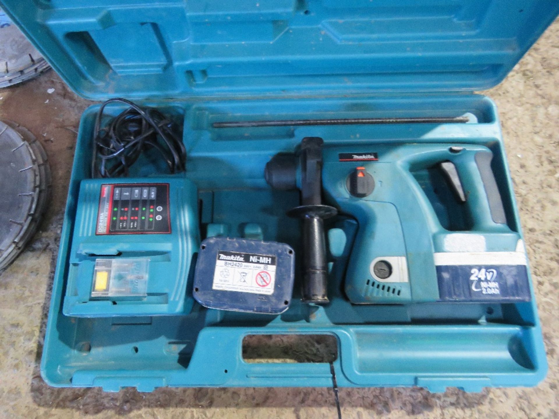 MAKITA BATTERY DRILL SET, 240V.