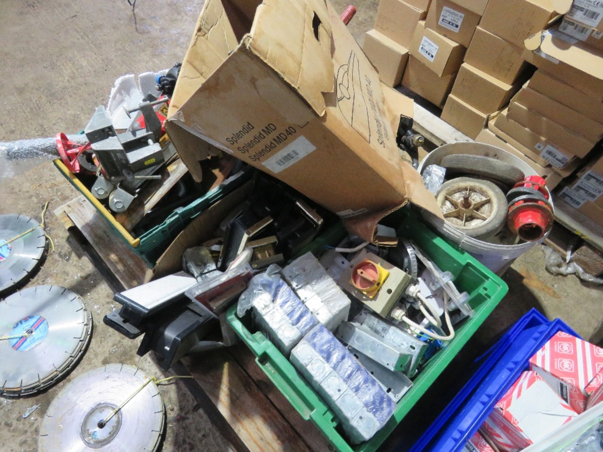 PALLET OF SUNDRIES. THIS LOT IS SOLD UNDER THE AUCTIONEERS MARGIN SCHEME, THEREFORE NO VAT WILL - Image 4 of 4