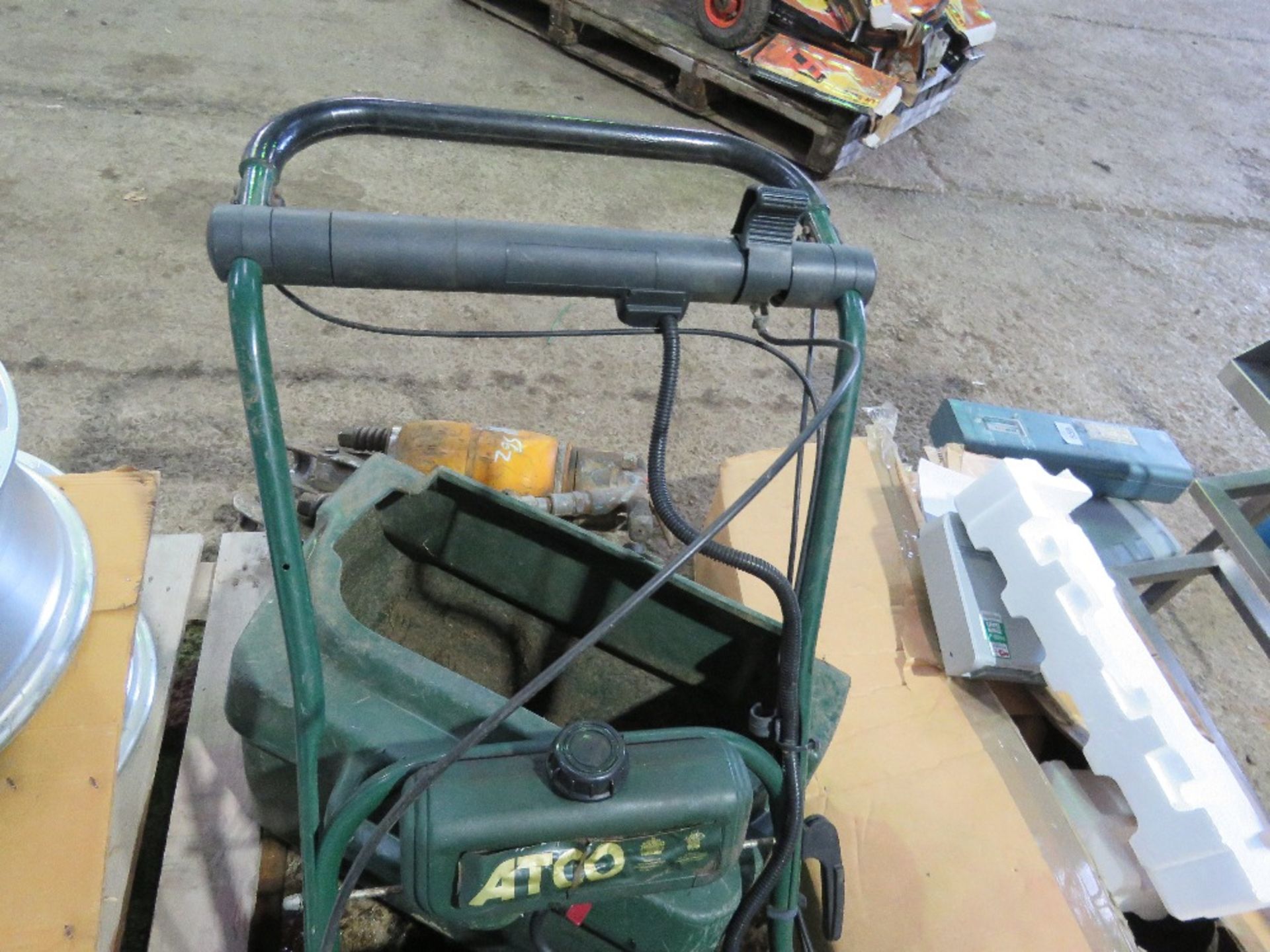 BALMORAL CYLINDER MOWER COMPLETE WITH RAKE HEADS AND BOX - Image 4 of 6