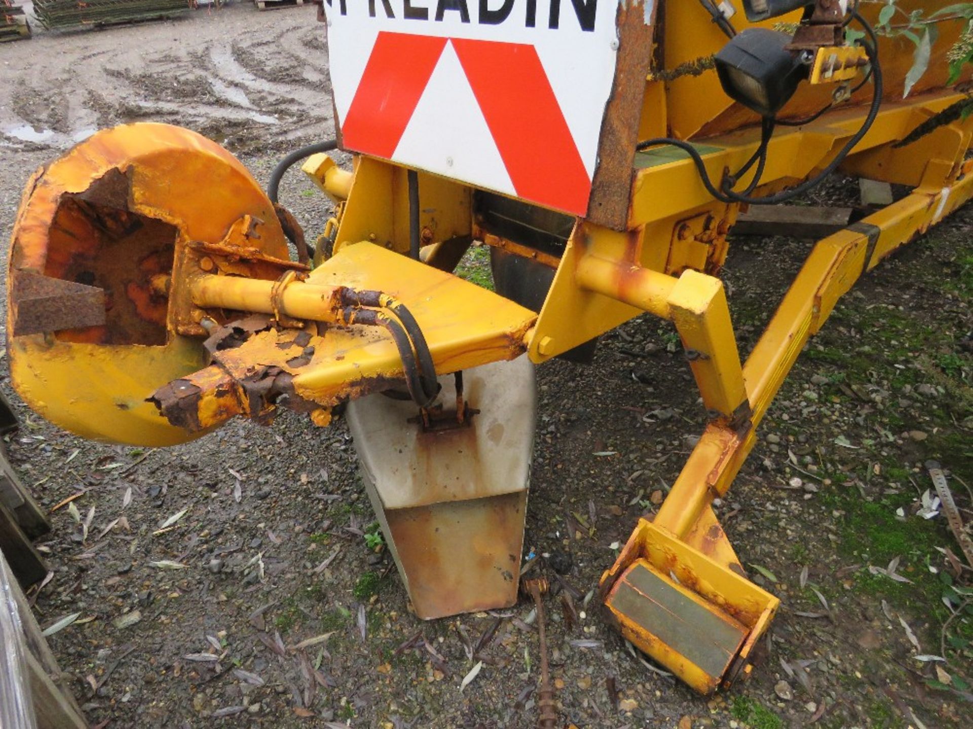 GRITTER BODY ON HL5 FRAME, 10FT LENGTH APPROX. SUITABLE FOR 7.5 TONNE HOOK LOADER LORRY. - Image 5 of 6