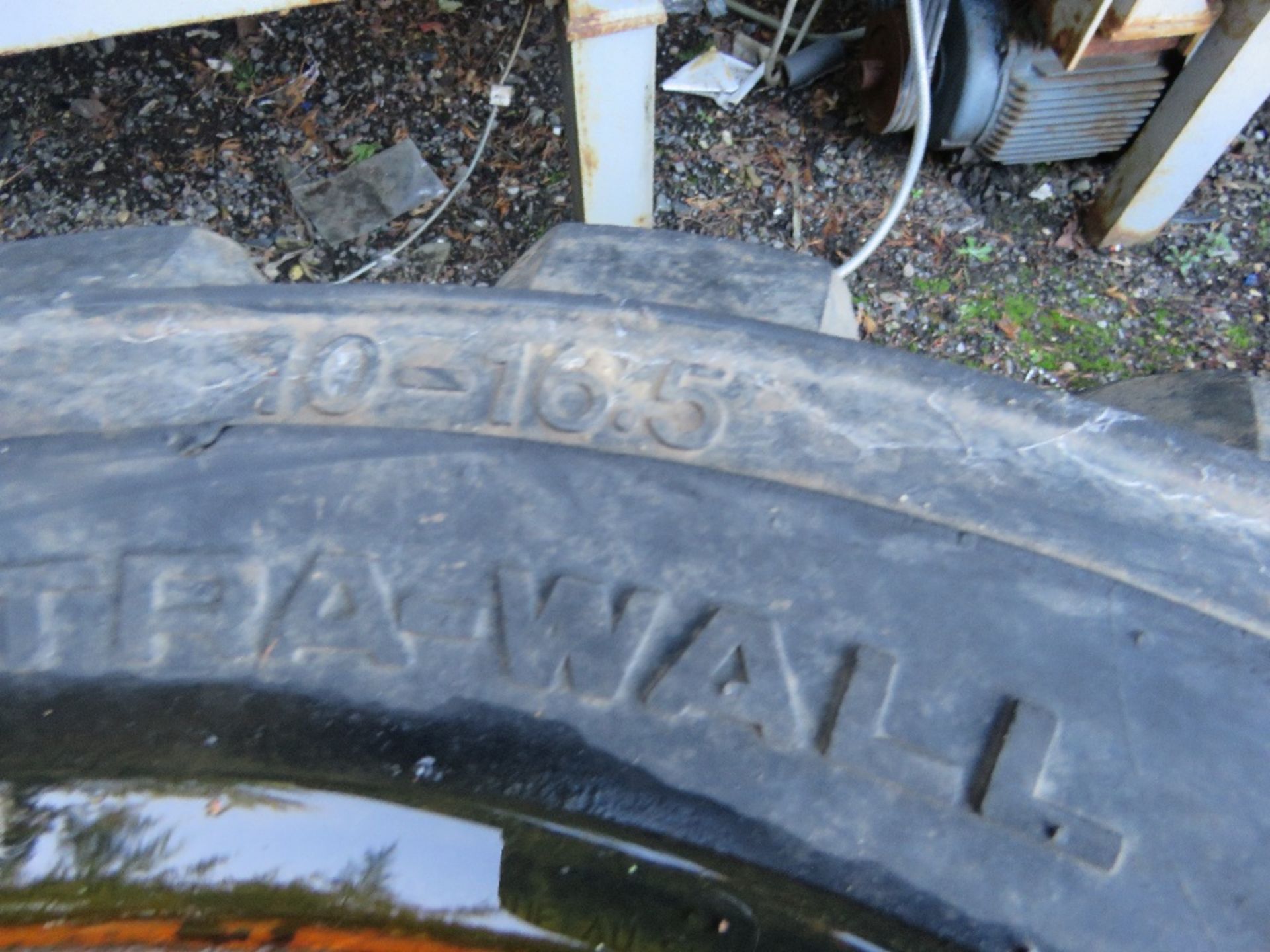 5NO SKID STEER LOADER WHEELS AND TYRES 10-16.5 SIZE. DIRECT FROM LOCAL SMALLHOLDING. THIS LOT IS - Image 5 of 5