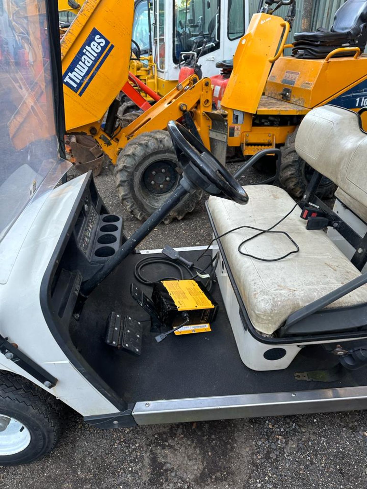 EZGO SHUTTLE4 LONG WHEEL BASE ELECTRIC GOLF BUGGY WITH CHARGER. BATTERY FLAT, UNTESTED. WITH KEY. - Image 2 of 5