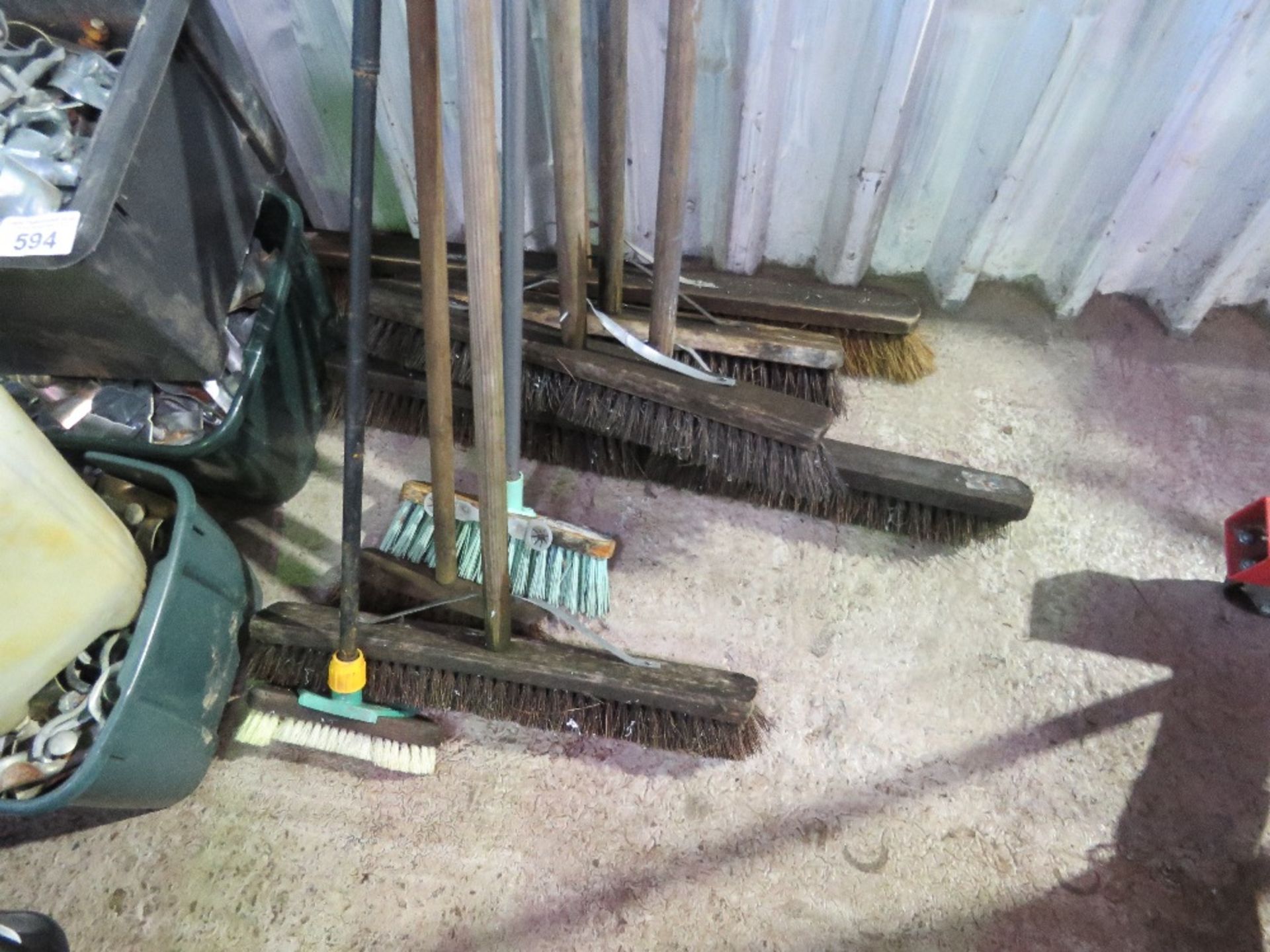 8 X ASSORTED BROOMS. THIS LOT IS SOLD UNDER THE AUCTIONEERS MARGIN SCHEME, THEREFORE NO VAT WILL - Image 2 of 5