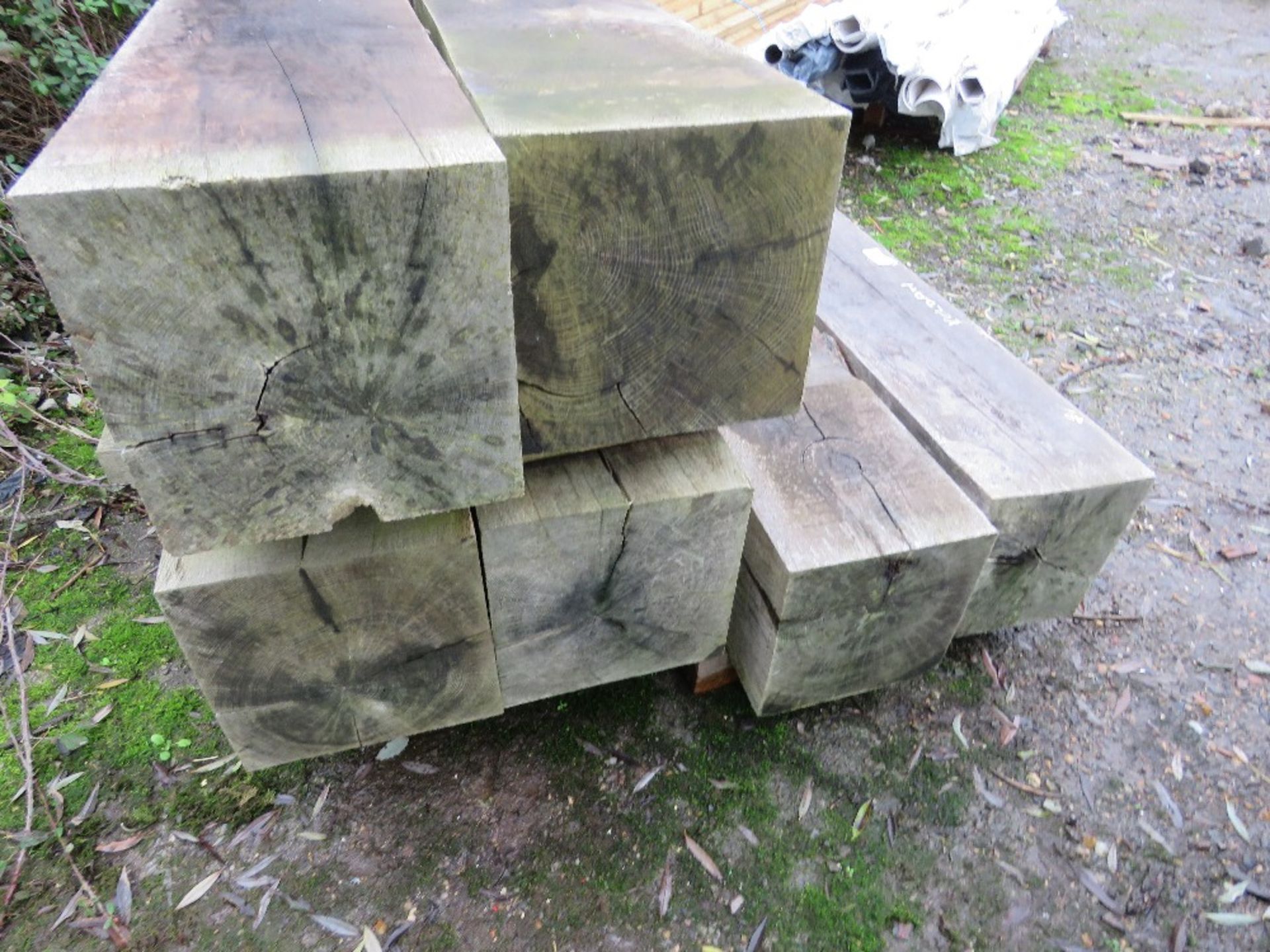 STACK OF 6NO HEAVY TIMBER POSTS, VERY HEAVY, POSSIBLY OAK. 20CM X 30CM X 2.26M LENGTH APPROX. IDEAL - Image 3 of 4