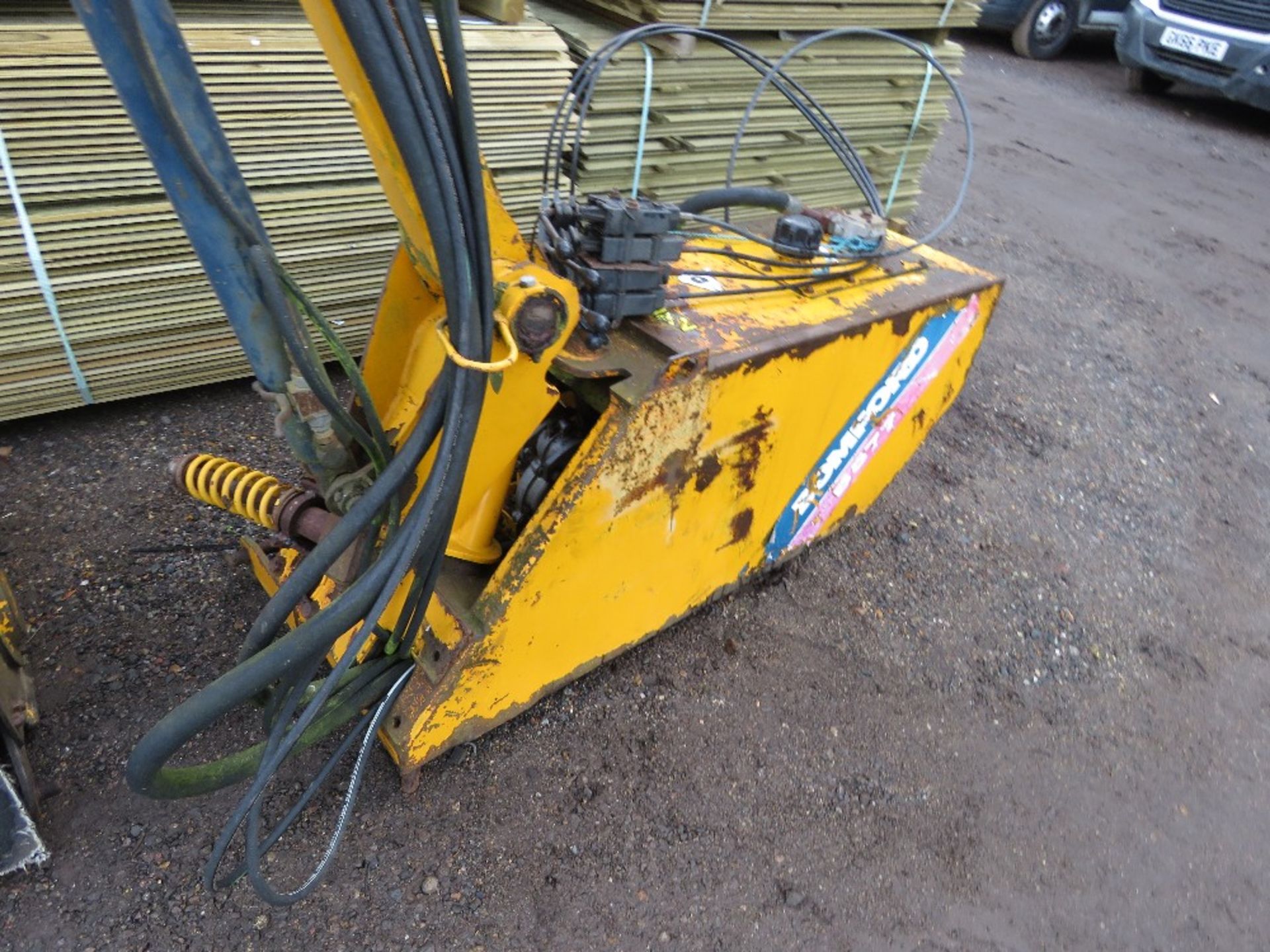 BOMFORD B577 TRACTOR MOUNTED HEDGE CUTTER, PTO DRIVEN WITH CONTROLS AS SHOWN. WHEN TESTED BOOM SEEN - Image 2 of 10