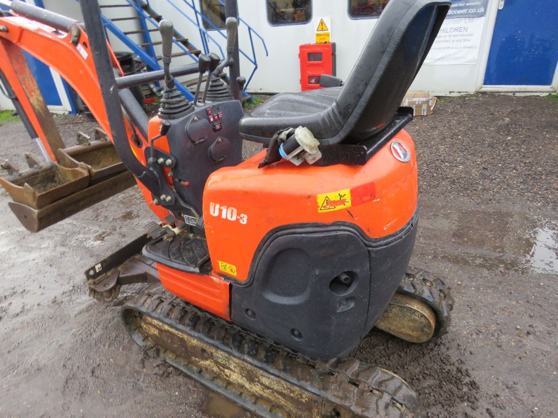 KUBOTA U10-3 MICRO EXCAVATOR YEAR 2014 WITH 3NO BUCKETS. SN:JKUU0103T01H23191 2476 REC HOURS. DIR - Image 8 of 10