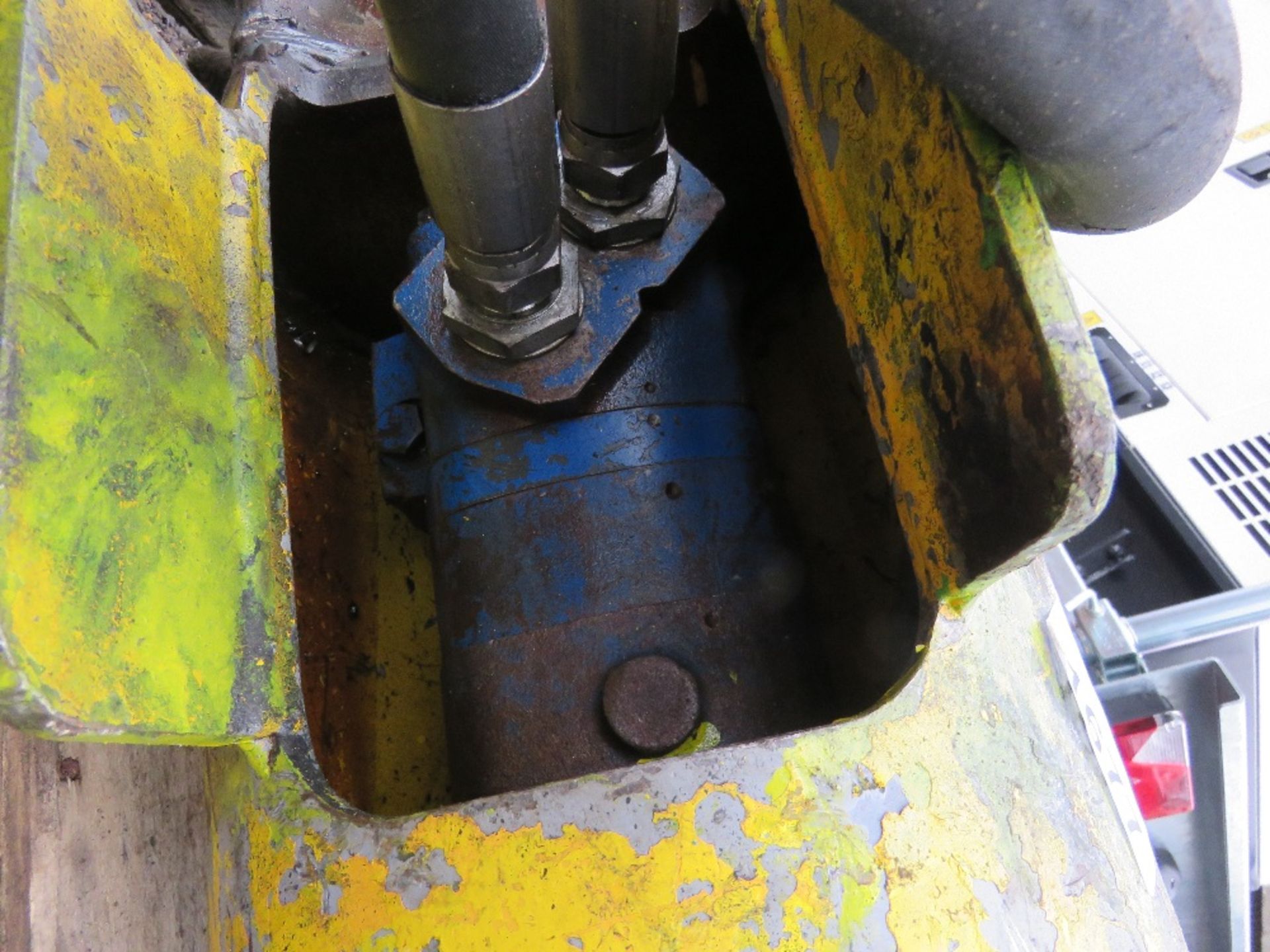EXCAVATOR MOUNTED AUGER DRIVE HEAD. 45MM TOP PIN, 75MM SQUARE DRIVE SHAFT. - Image 5 of 5