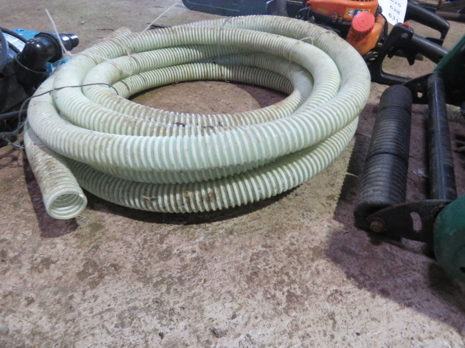 SUBMERSIBLE WATER PUMP WITH HOSE. THIS LOT IS SOLD UNDER THE AUCTIONEERS MARGIN SCHEME, THEREFOR - Image 5 of 5