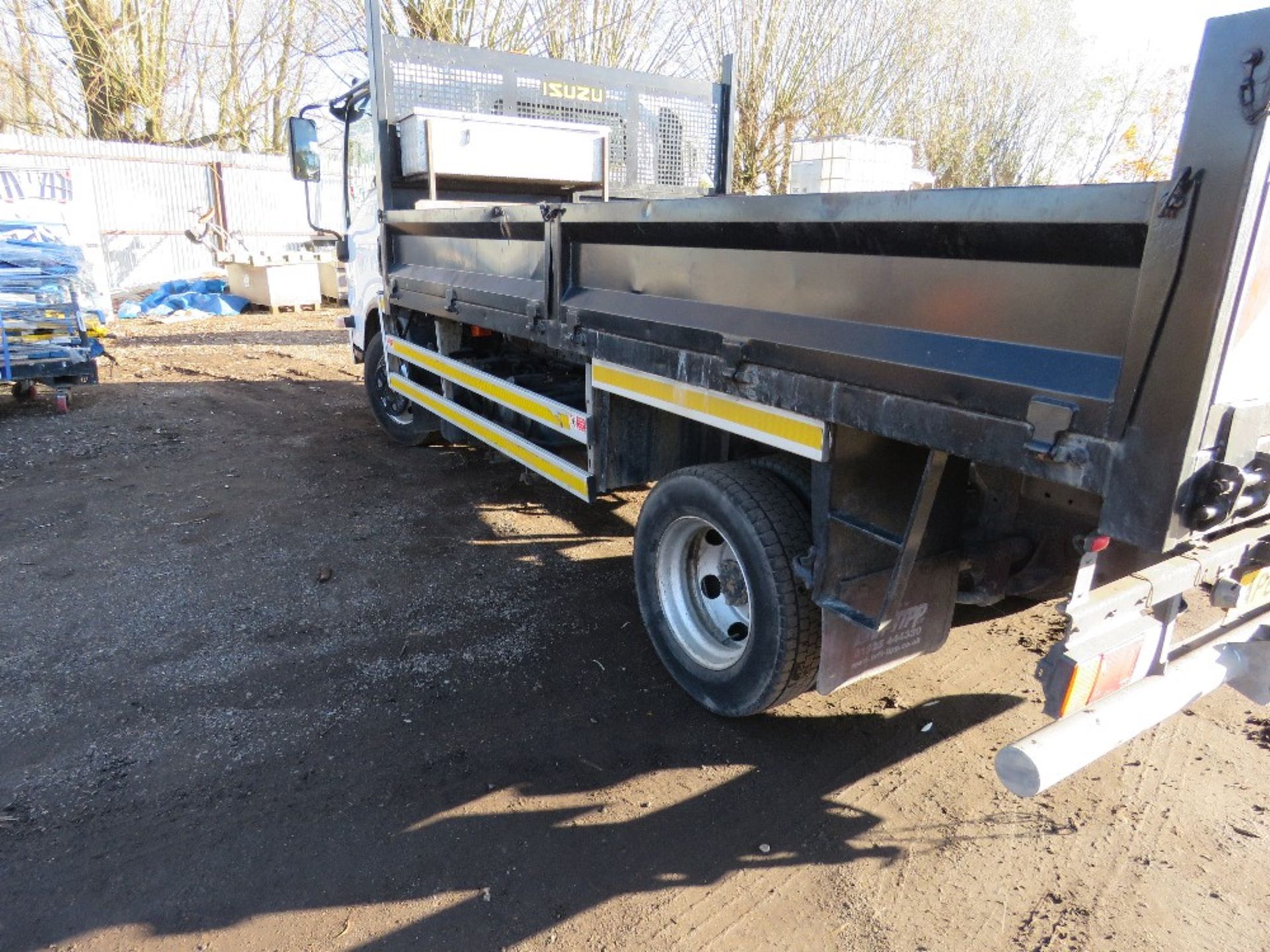 ISUZU URBAN EURO 6 7500KG TIPPER LORRY REG:AP68 NPX. ONE OWNER FROM NEW WITH V5. DIRECT FROM LOCAL U - Image 8 of 10