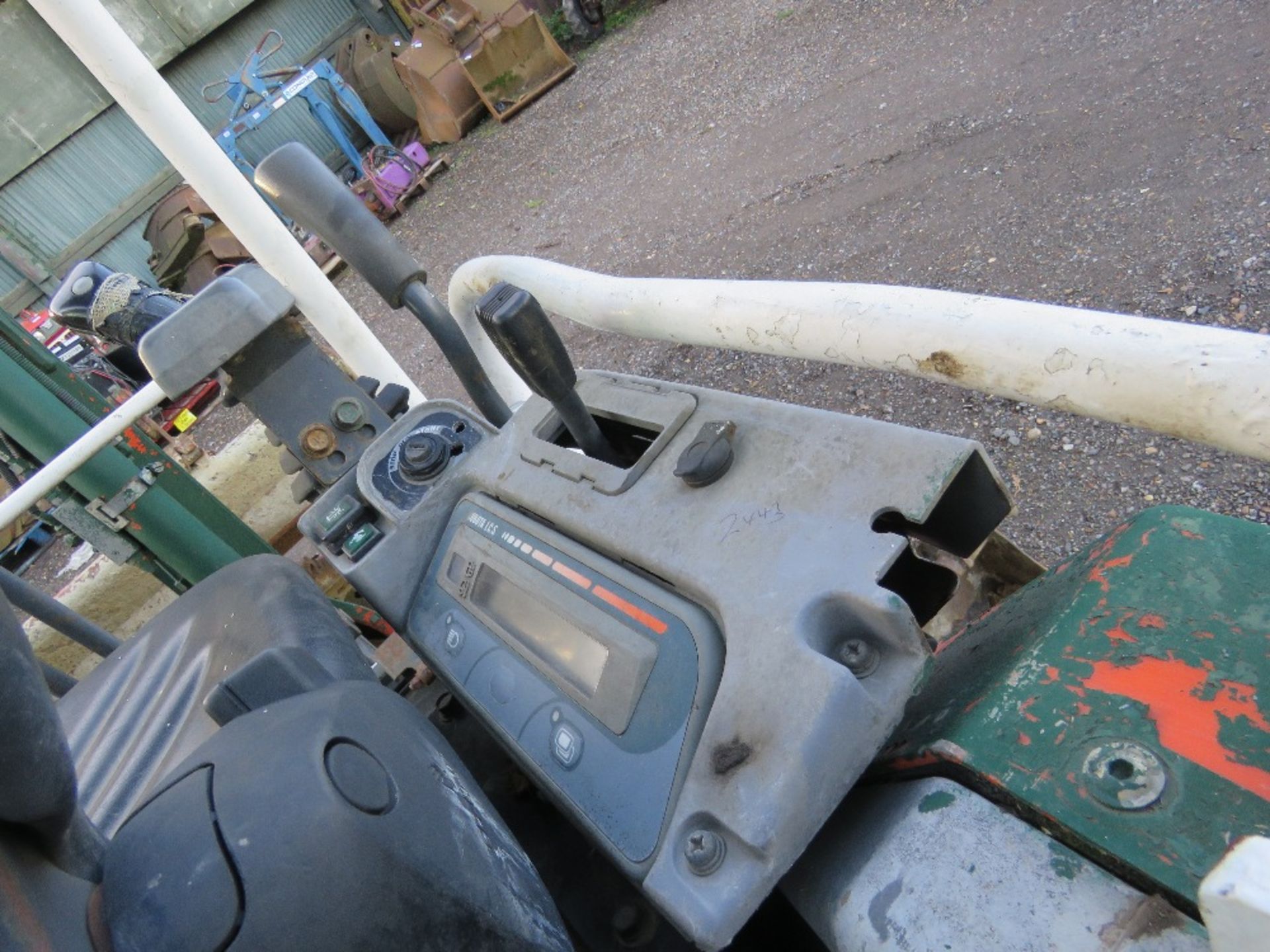 KUBOTA KX41-3V RUBBER TRACKED MINI EXCAVATOR, YEAR 2005. 2443 RECORDED HOURS. SN: 055938. WITH 3 BUC - Image 14 of 14