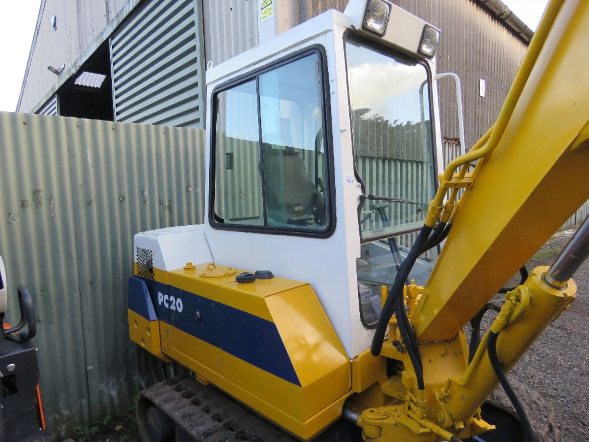 KOMATSU PC20 RUBBER TRACKED MINI DIGGER WITH BUCKETS. SN: F10413. WHEN TESTED WAS SEEN TO DRIVE, SLE - Image 9 of 17