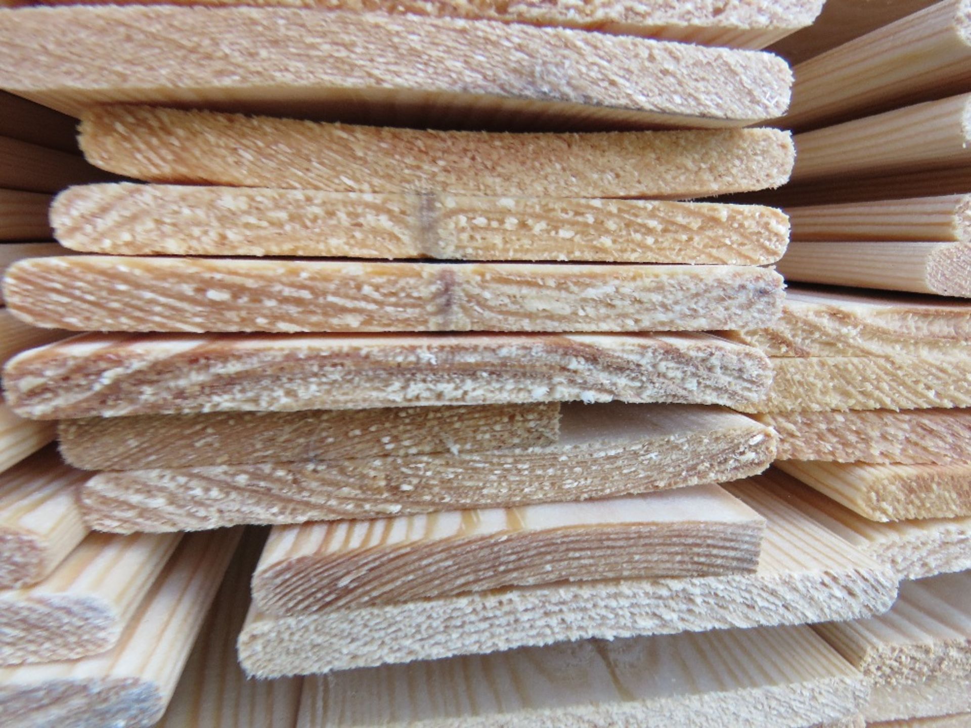 SMALL PACK OF UNTREATED HIT AND MISS CLADDING BOARDS. 1.75M LENGTH X 100MM WIDTH APPROX - Image 3 of 3