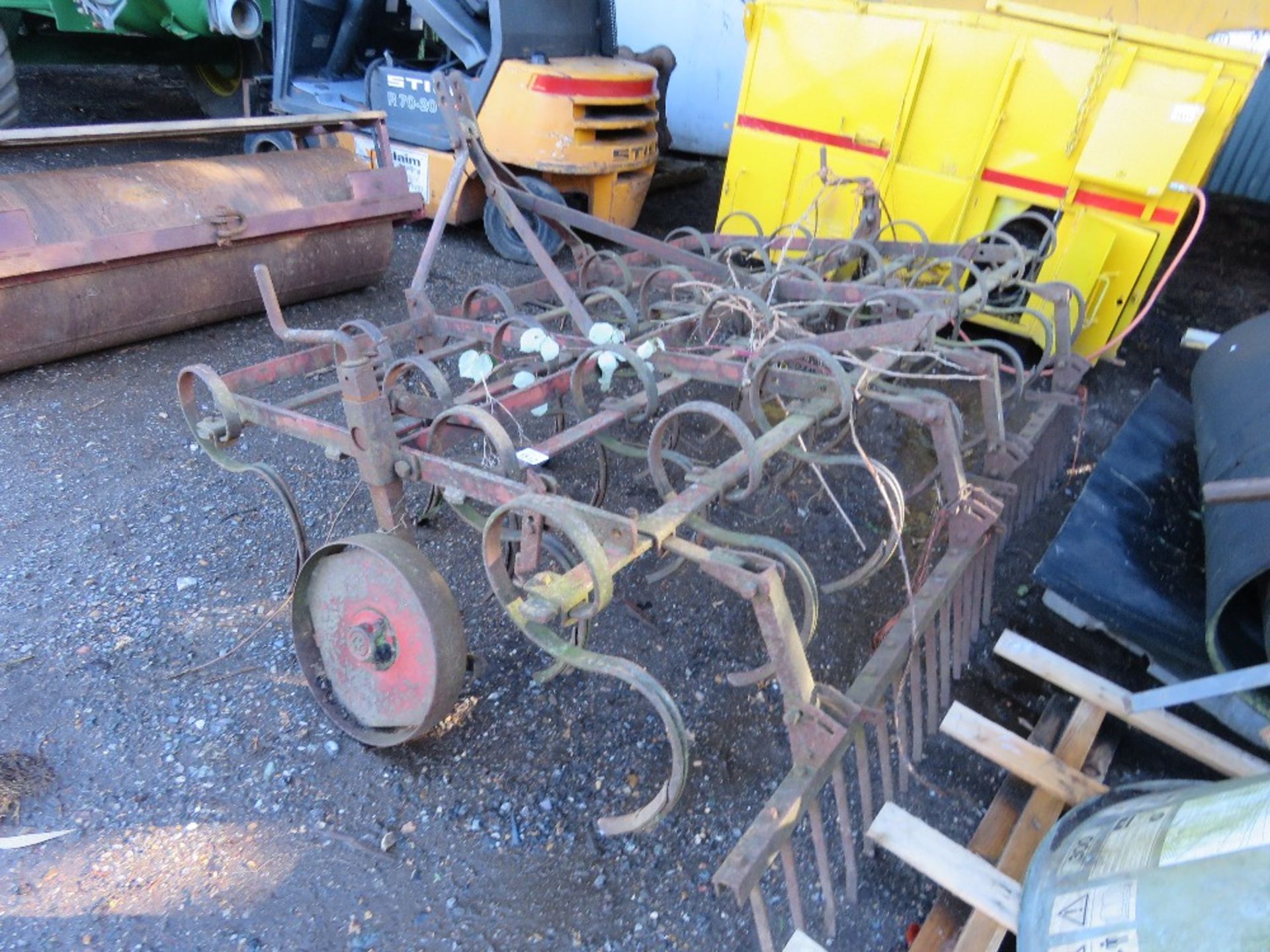TRACTOR MOUNTED SPRINGTINE CULTIVATOR, 8FT WIDTH APPROX. DIRECT FROM LOCAL SMALLHOLDING. THIS LOT