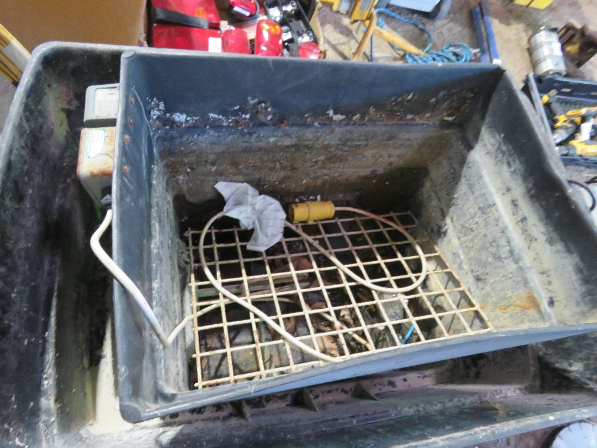 2 X CONCRETE CURING TANKS. THIS LOT IS SOLD UNDER THE AUCTIONEERS MARGIN SCHEME, THEREFORE NO VA - Image 2 of 4