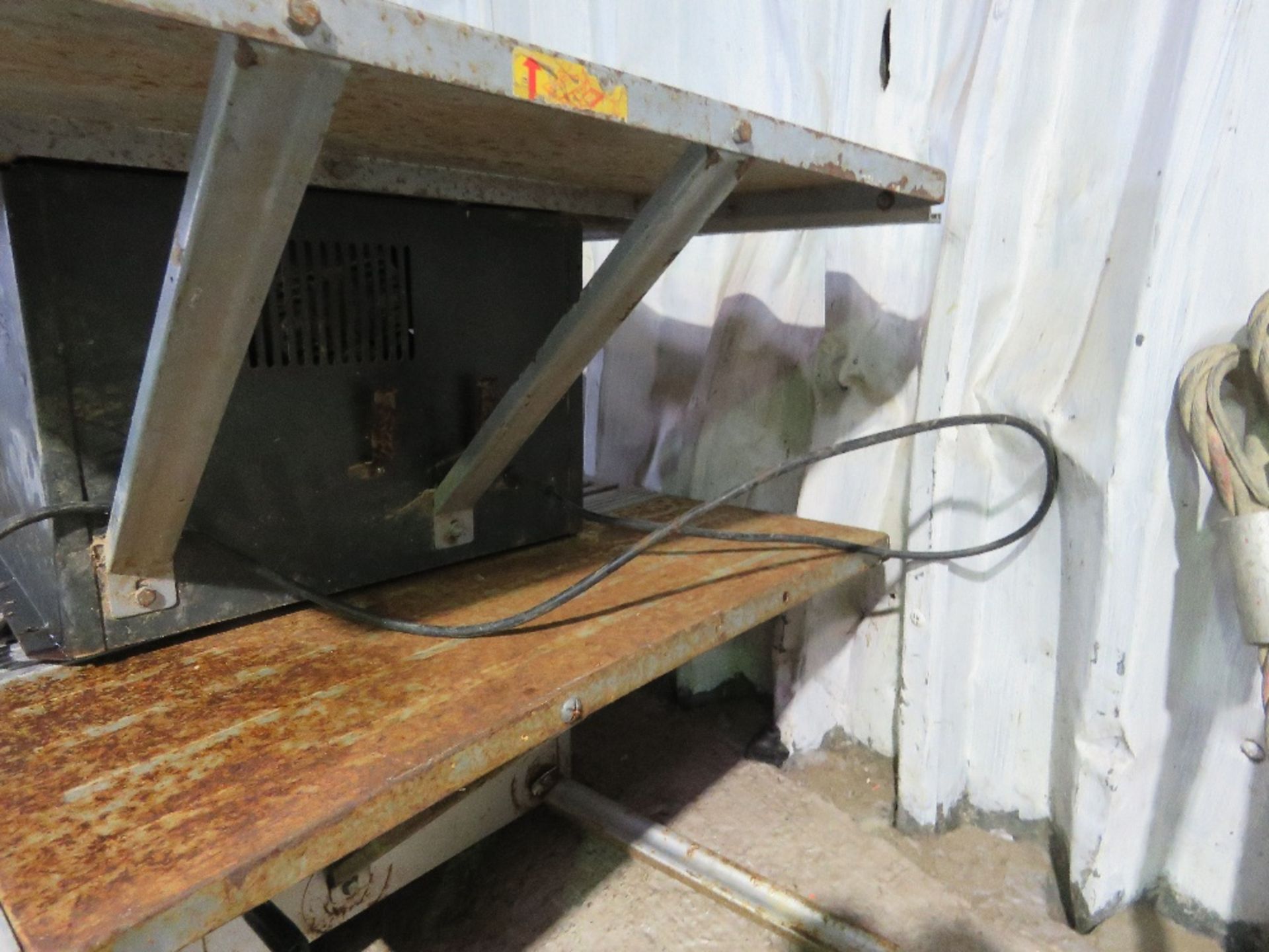 2 X 240V POWERED WOOD CUTTING SAW BENCHES. THIS LOT IS SOLD UNDER THE AUCTIONEERS MARGIN SCHEME, - Image 4 of 4