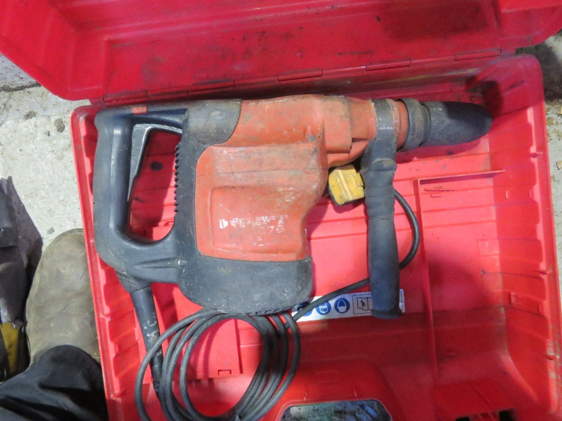 HILTI TE76 BREAKER DRILL 240V POWERED.