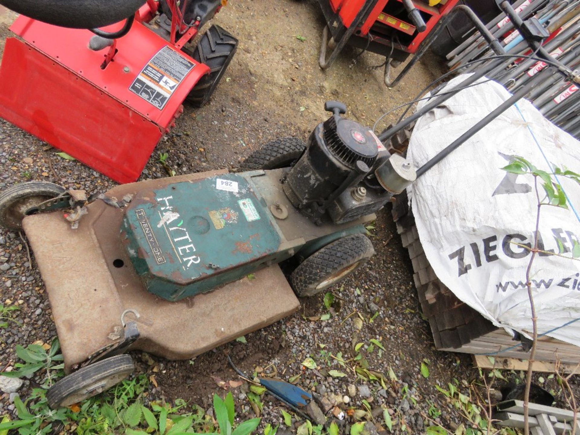 HAYTER 21 ROUGH CUT MOWER. THIS LOT IS SOLD UNDER THE AUCTIONEERS MARGIN SCHEME, THEREFORE NO VA - Image 4 of 4