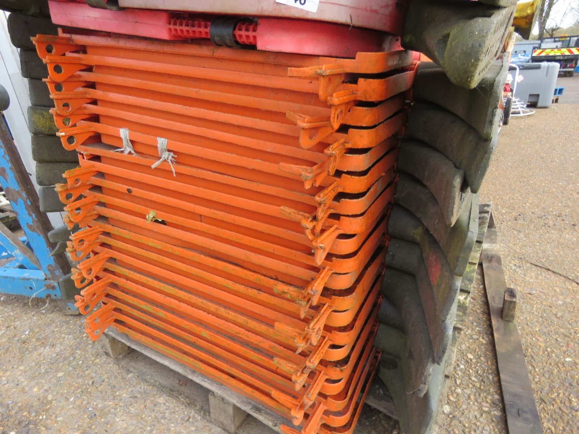 PALLET CONTAINING APPROX 45 NO. PLASTIC CHAPTER 8 BARRIERS. - Image 3 of 5