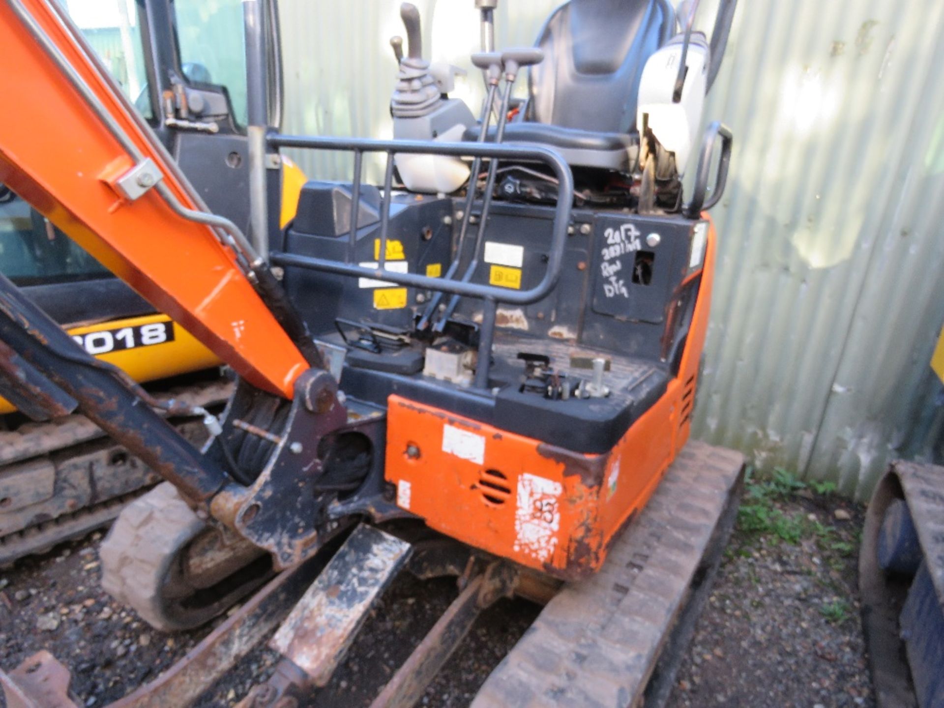 HITACHI ZAXIS 19U RUBBER TRACKED MINI EXCAVATOR, YEAR 2017 BUILD, WITH 2 BUCKETS, 2822 RECORDED HOUR