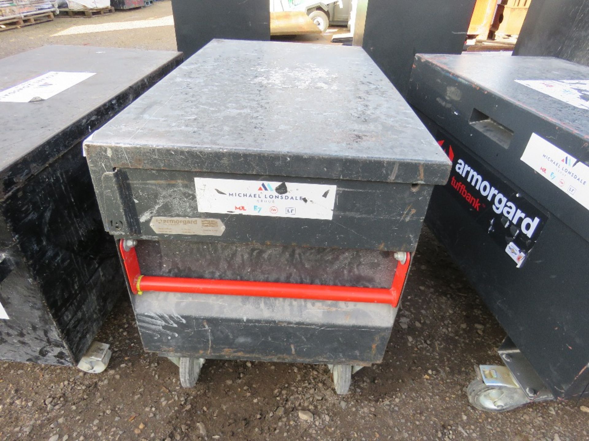 ARMORGARD TUFBANK TOOL BOX. - Image 2 of 5