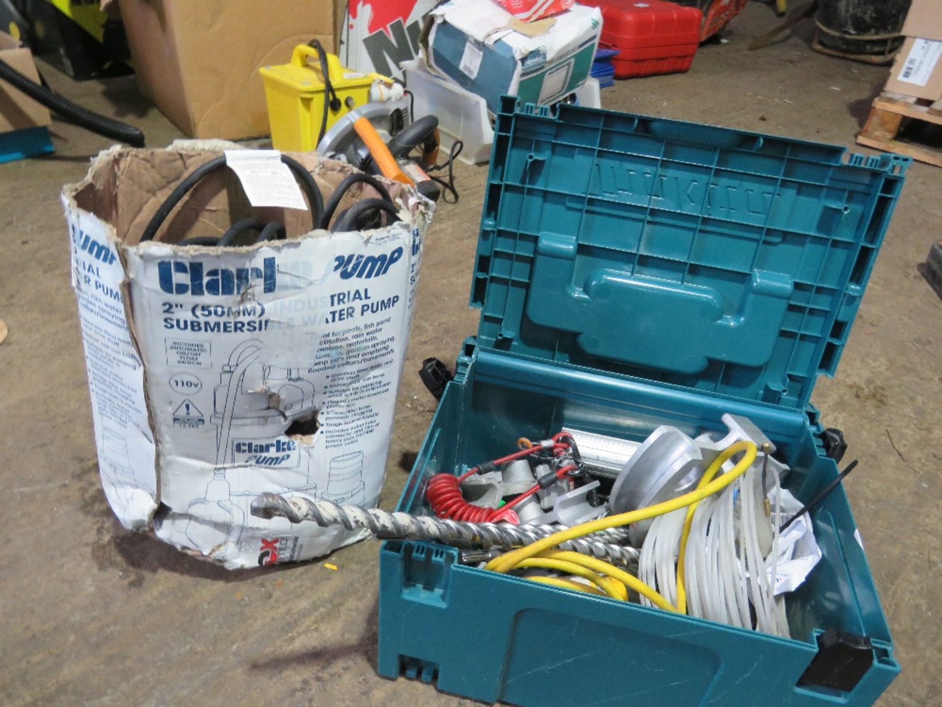 SUBMERSIBLE PUMP 110V AND BAG OF SUNDRIES. - Image 2 of 5