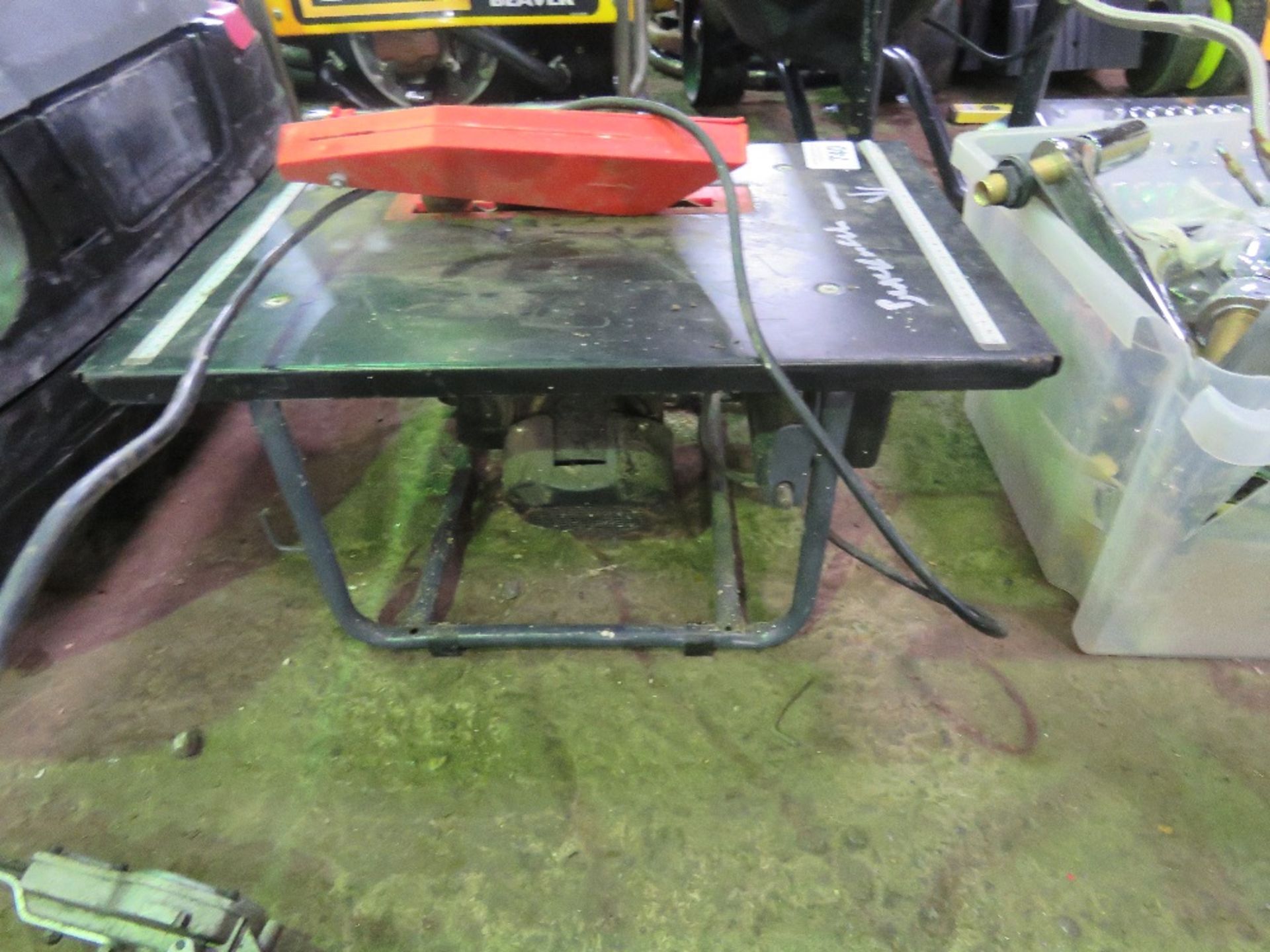 SMALL 240 VOLT SAWBENCH. THIS LOT IS SOLD UNDER THE AUCTIONEERS MARGIN SCHEME, THEREFORE NO VAT