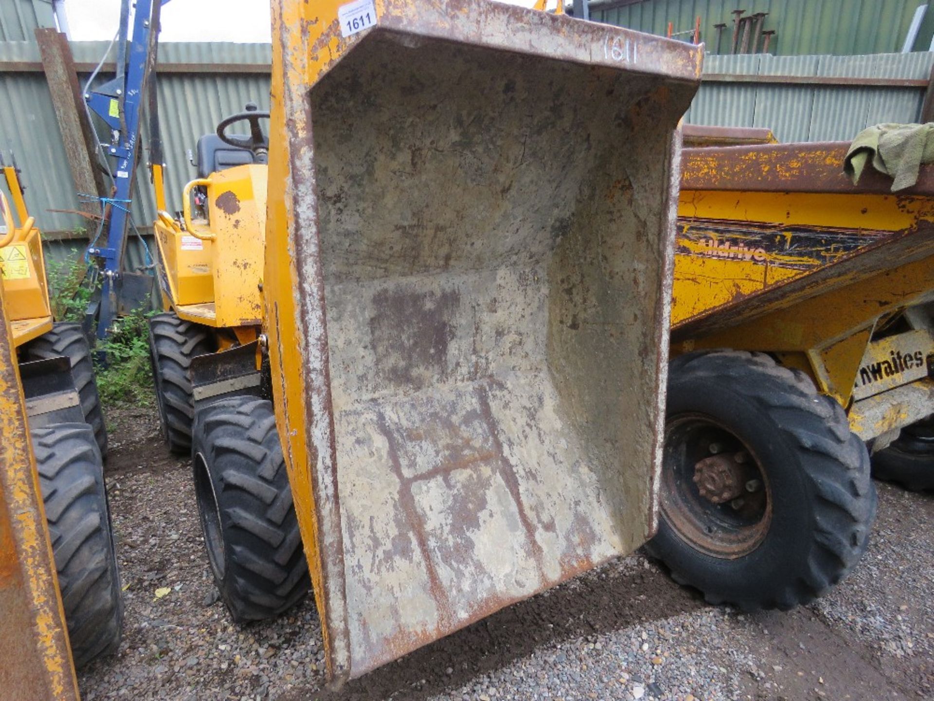 THWAITES HIGH TIP 1 TONNE DUMPER YEAR 2016. 1843 REC HRS. PN:DTI29 DIRECT FROM LOCAL COMPANY AS PAR - Image 2 of 8