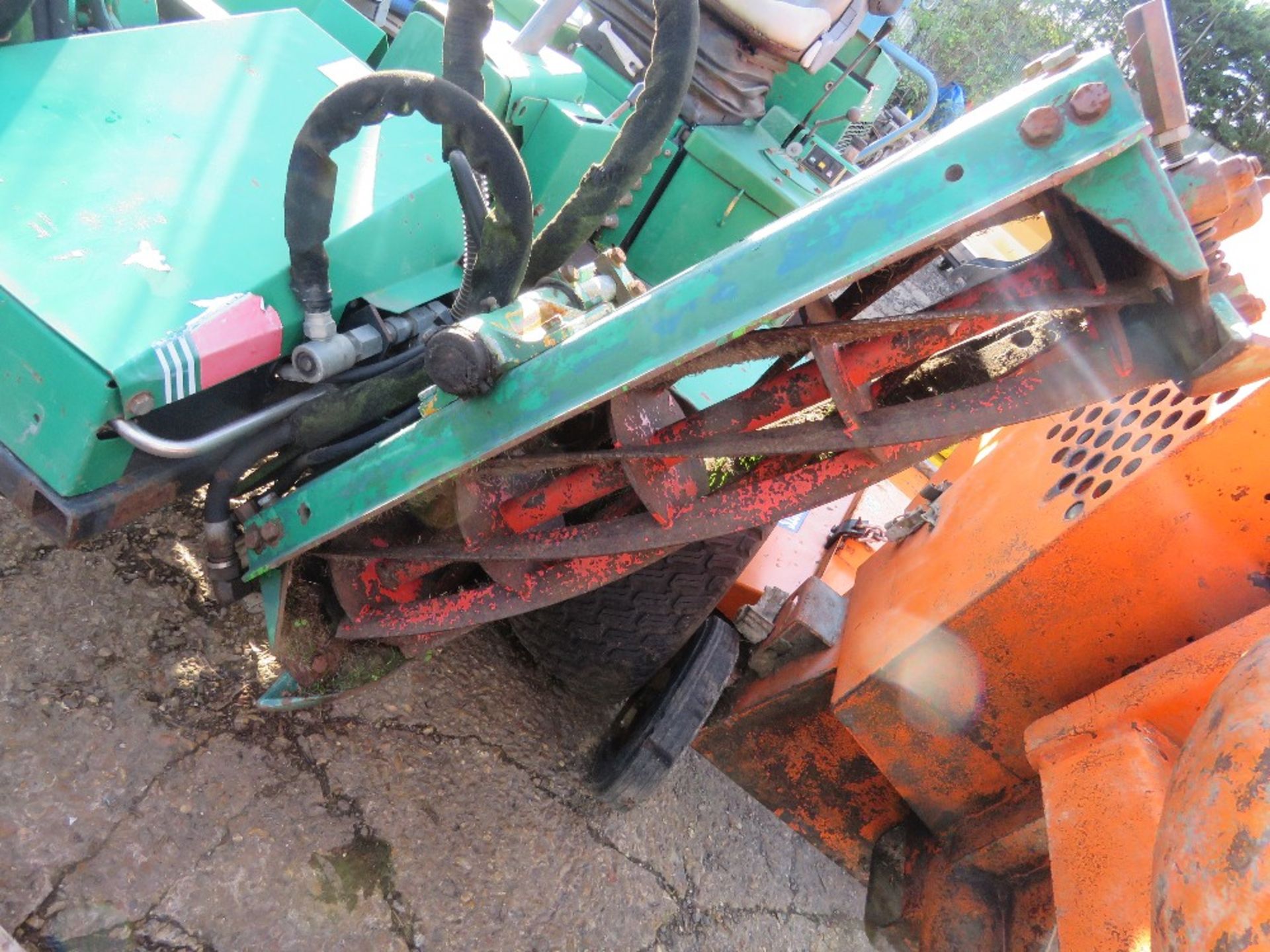 RANSOMES TRIPLE RIDE ON MOWER WITH KUBOTA ENGINE. BEEN IN STORAGE FOR SOME TIME. WHEN BRIEFLY TESTED - Image 3 of 12