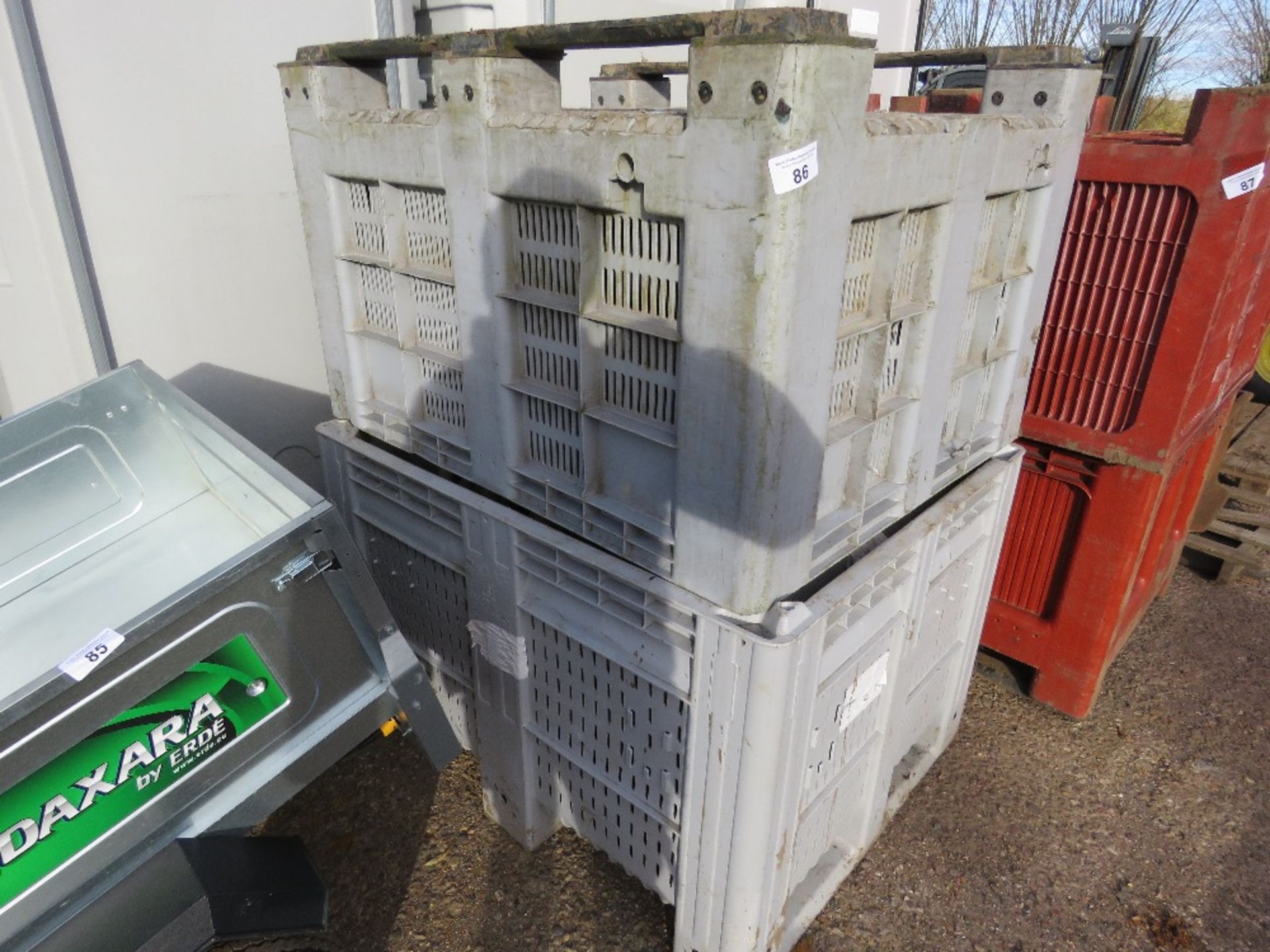 3 X PLASTIC STILLAGE TYPE STORAGE PALLET CRATES.