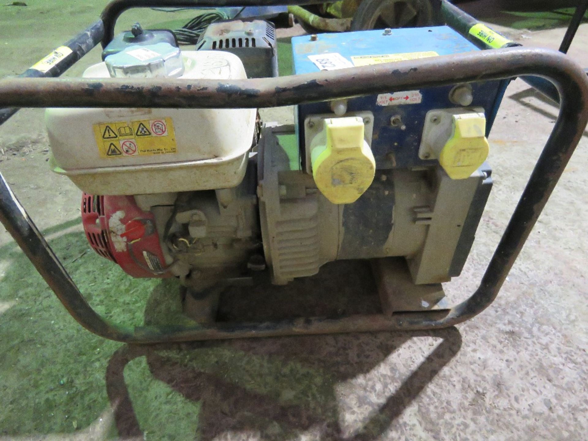 DUAL VOLTAGE HONDA ENGINED GENERATOR. - Image 3 of 4