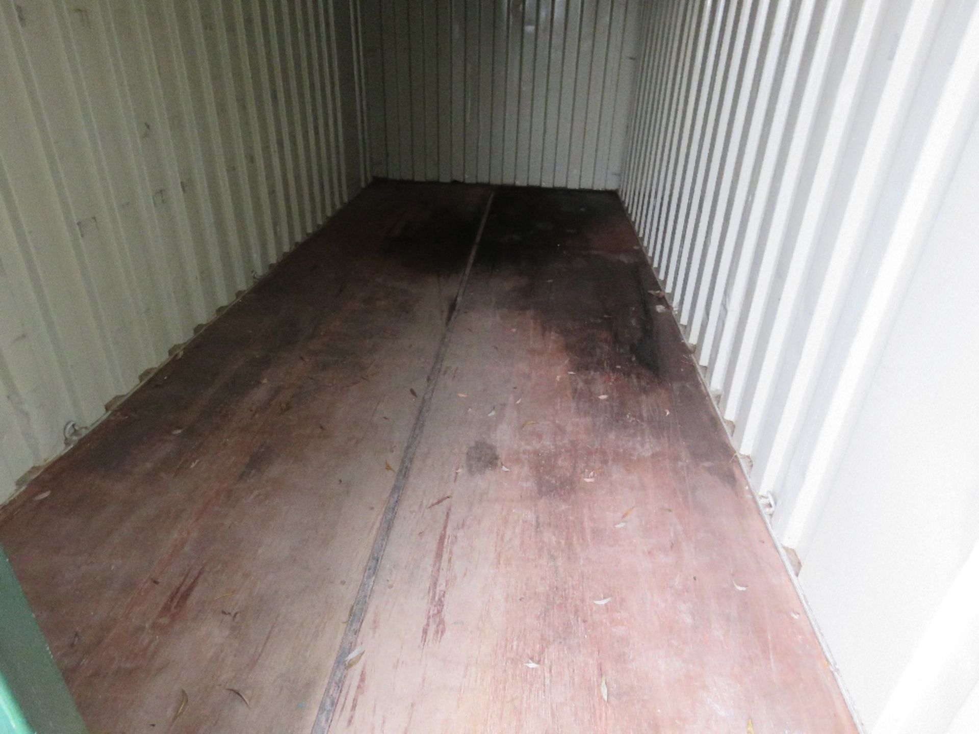 20FT LENGTH SHIPPING CONTAINER STORE. THIS LOT IS SOLD UNDER THE AUCTIONEERS MARGIN SCHEME, THERE - Image 4 of 5