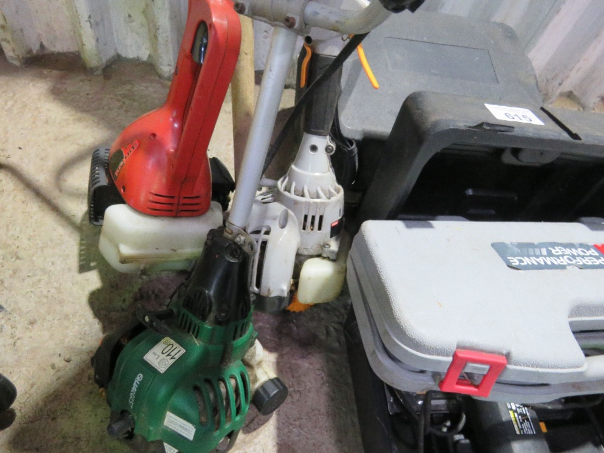 WOODEN MALLET PLUS 3 X STRIMMERS. THIS LOT IS SOLD UNDER THE AUCTIONEERS MARGIN SCHEME, THEREFOR - Image 3 of 6