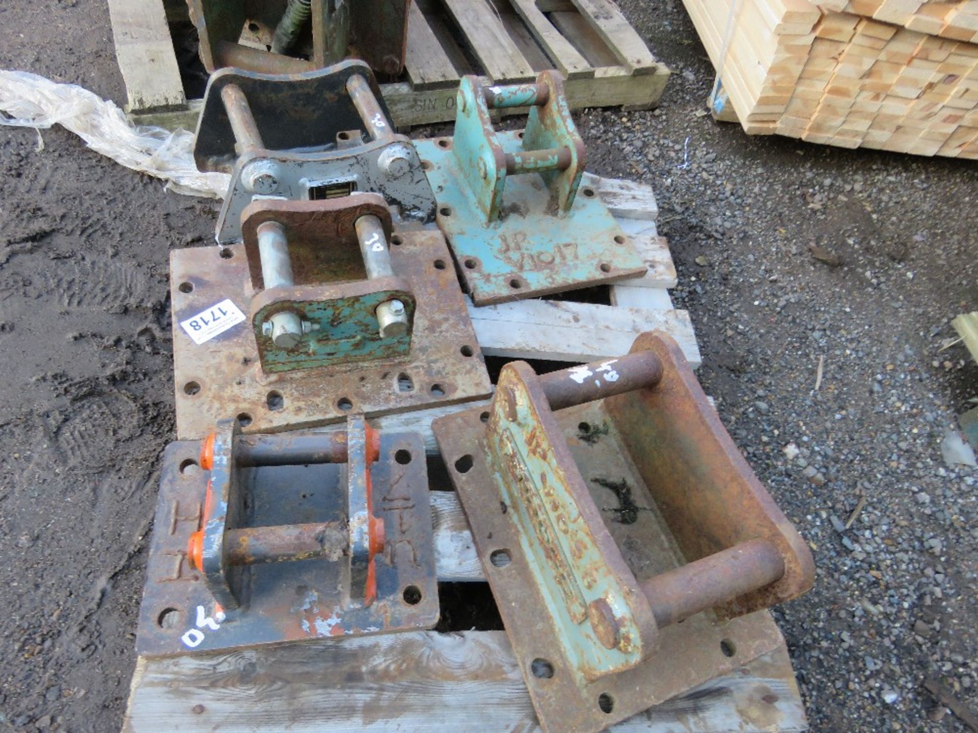 5 X ASSORTED EXCAVATOR BREAKER HEADSTOCKS/ MOUNTING BRACKETS, 30MM - 45MM PINS. DIRECT FROM LOCAL C - Image 3 of 5