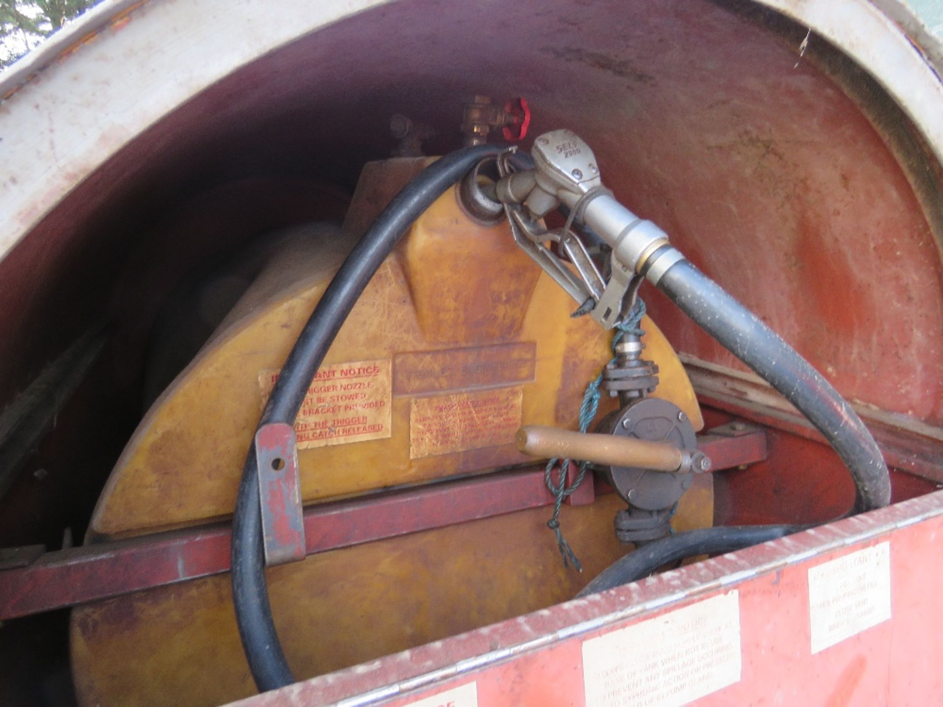 TRAILER ENGINEERING BUNDED FUEL BOWSER. THIS LOT IS SOLD UNDER THE AUCTIONEERS MARGIN SCHEME, TH - Image 5 of 5