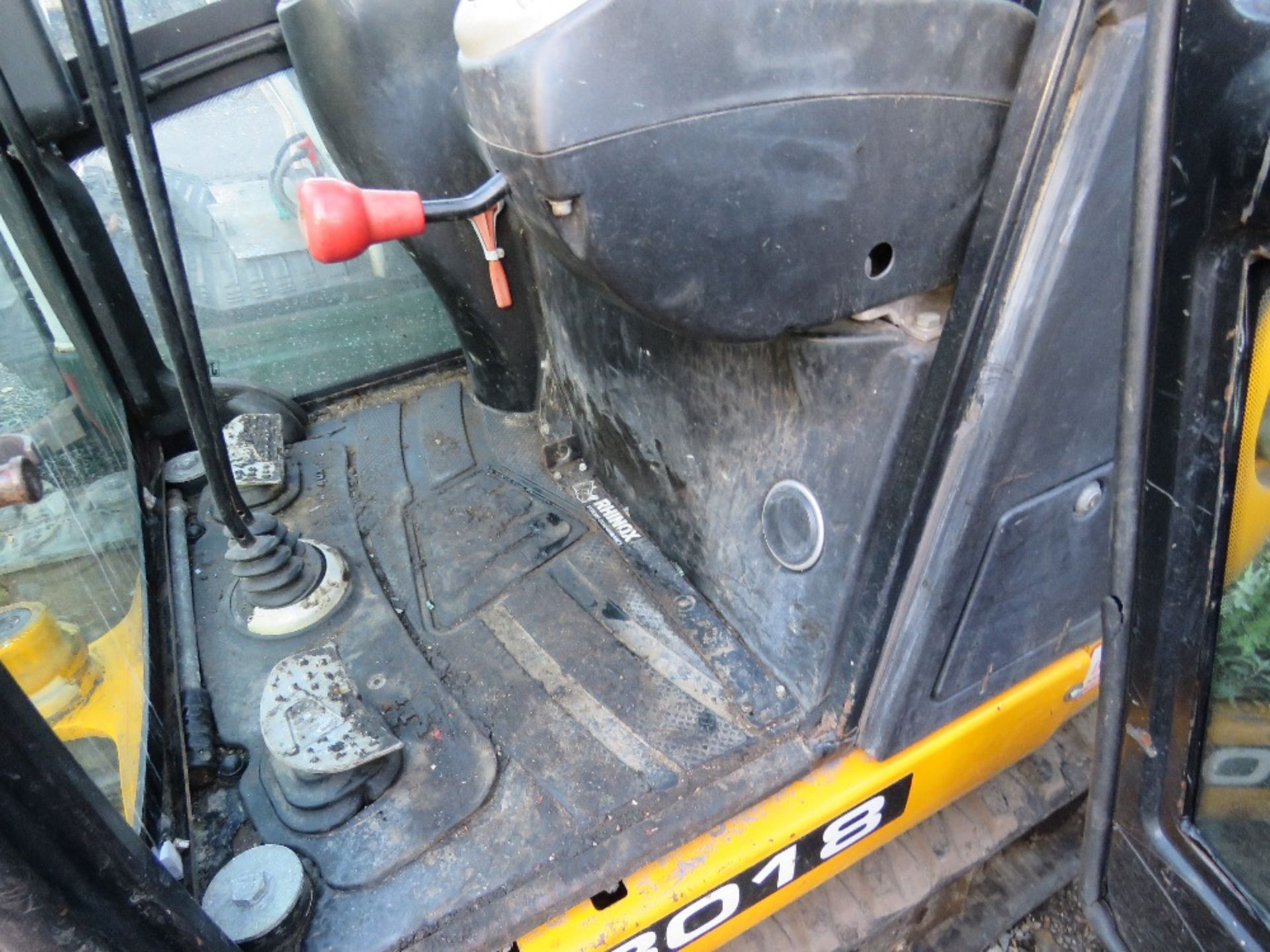 JCB 8018 CABBED MINI EXCAVATOR, YEAR 2011 BUILD. WITH 2 NO. BUCKETS. 2961 RECORDED HOURS. SN: JCB080 - Image 10 of 13