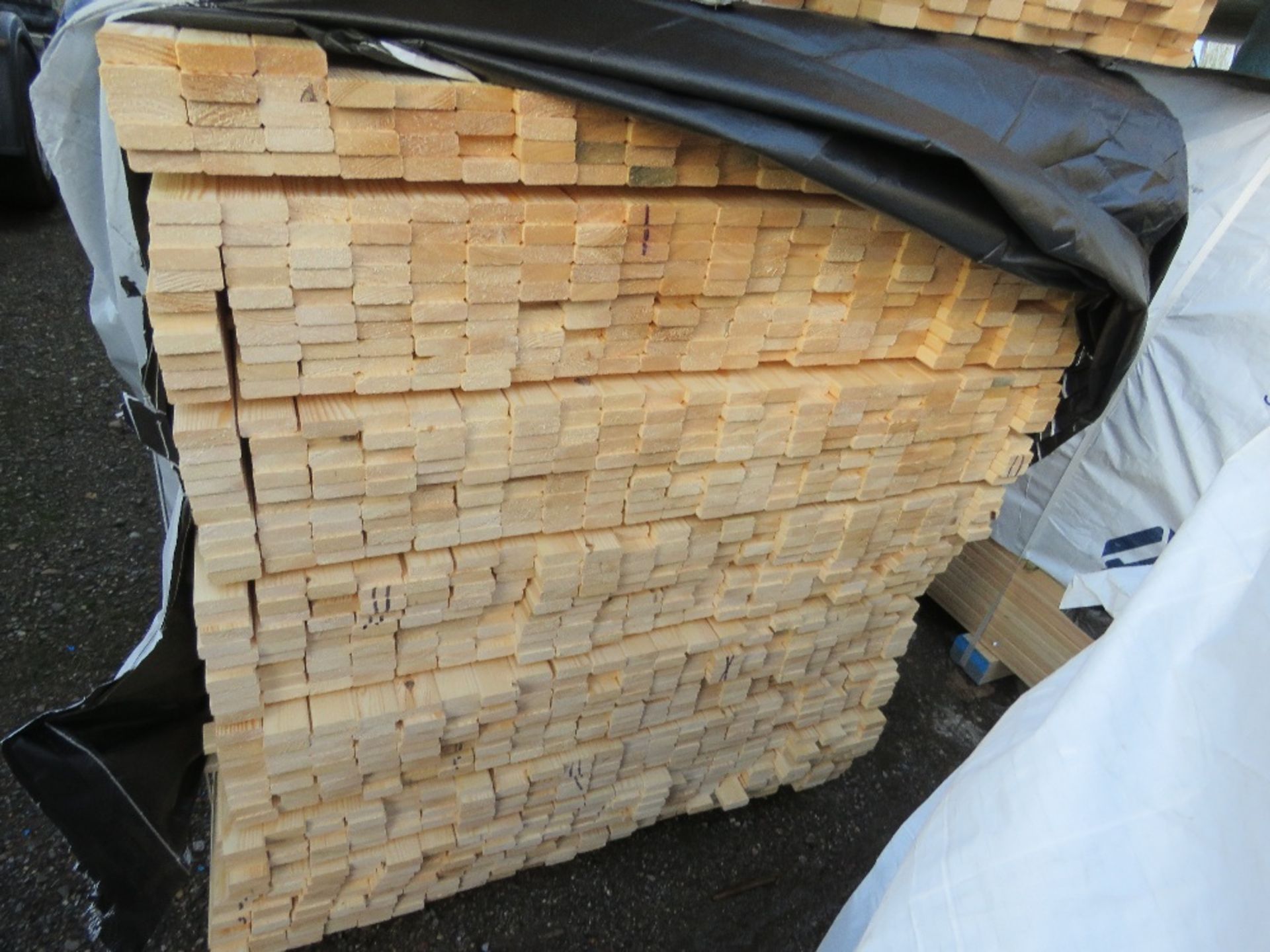 EXTRA LARGE PACK OF UNTREATED VENETIAN TIMBER SLATS 45MM X 17MM @ 1.83M LENGTH APPROX. - Image 2 of 3