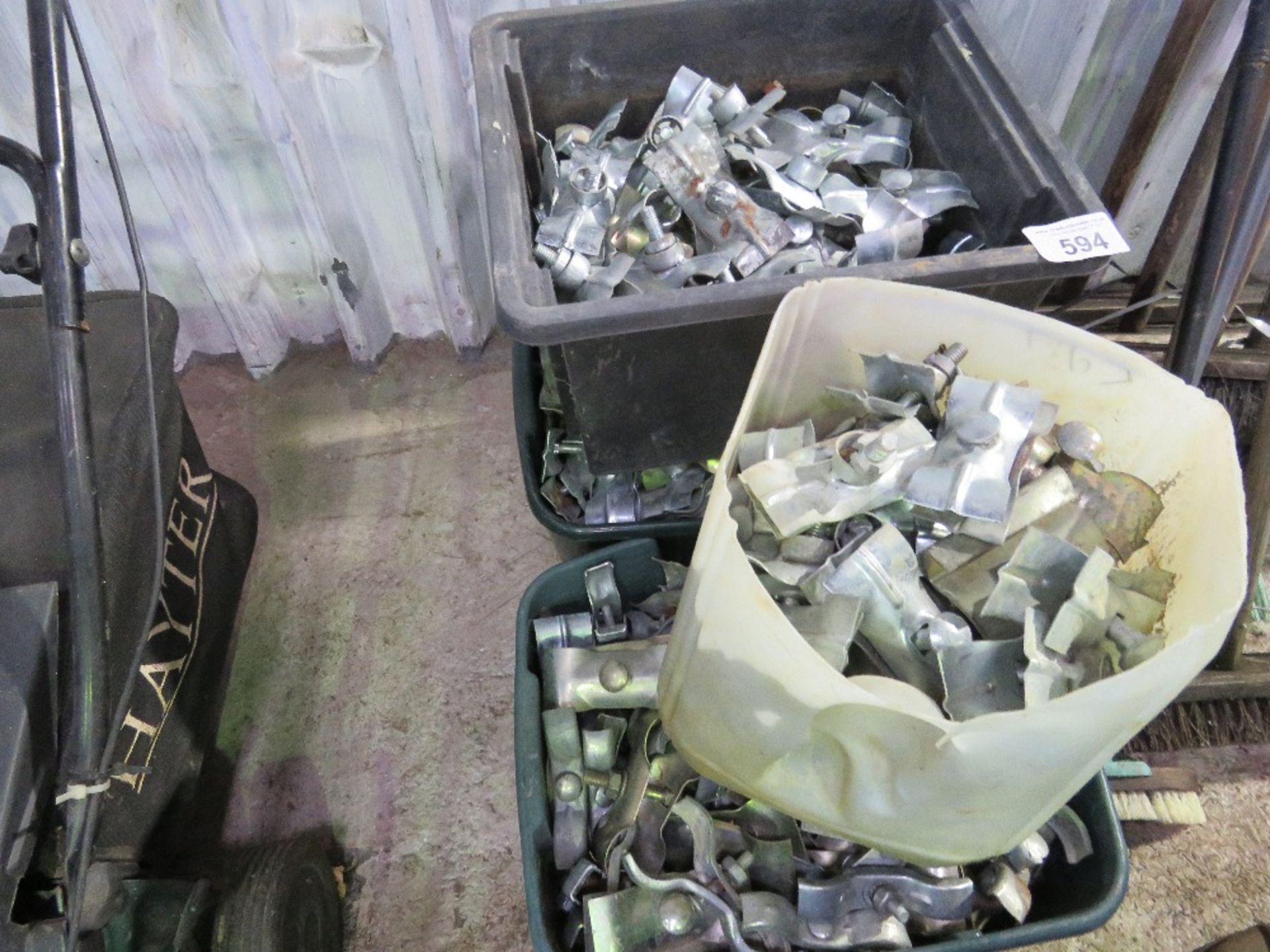 4 X BOXES OF HERAS TYPE FENCE CLIPS. THIS LOT IS SOLD UNDER THE AUCTIONEERS MARGIN SCHEME, THERE - Image 6 of 6