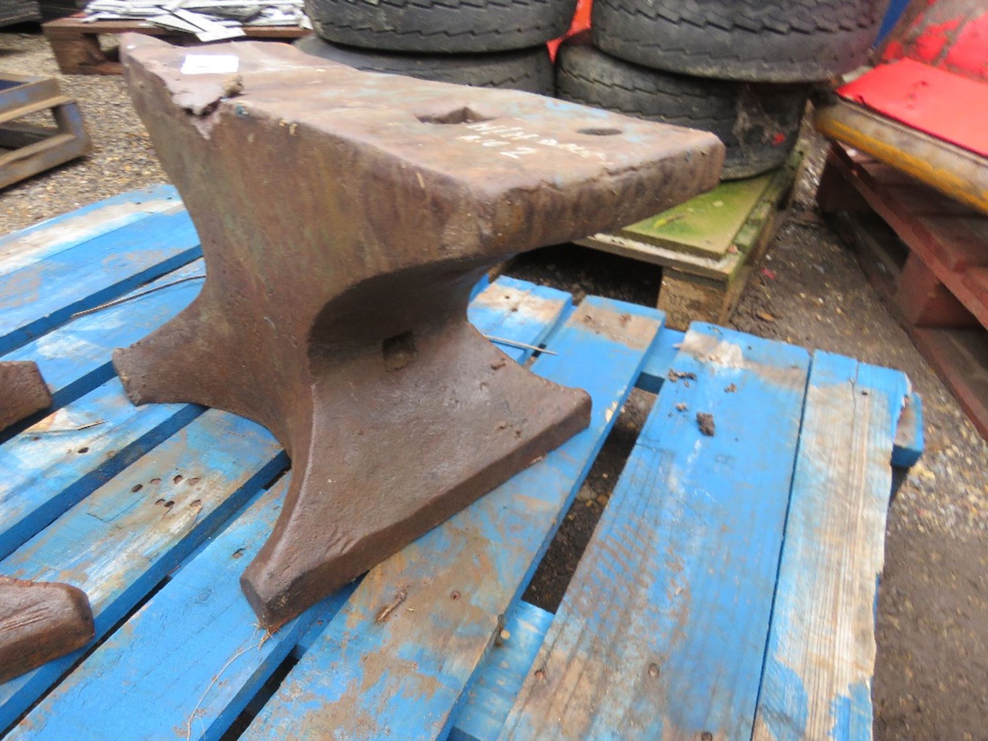 LARGE ANVIL 80CM LENGTH APPROX. - Image 3 of 3